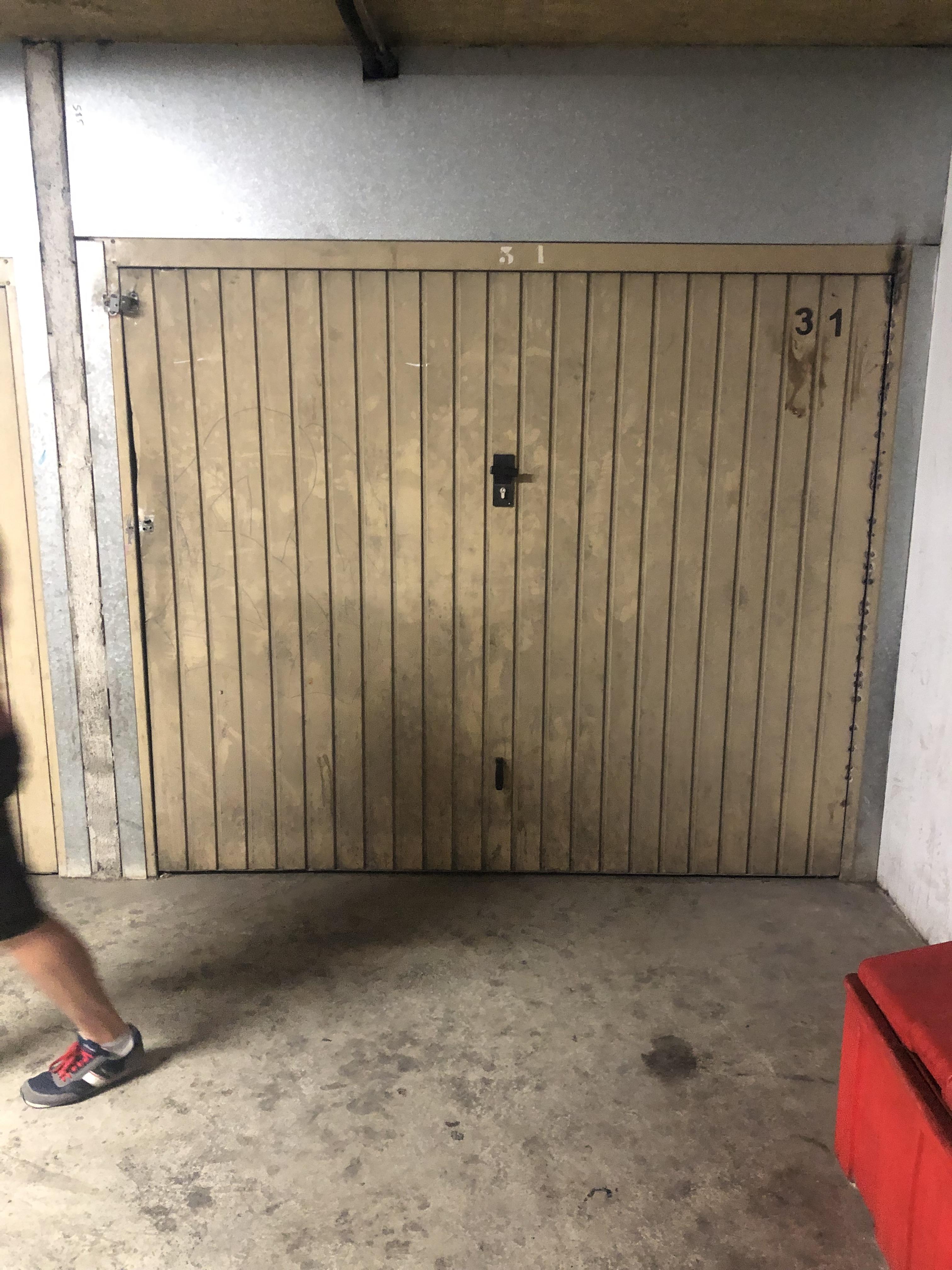 Garage privé à louer - Proche du complexe