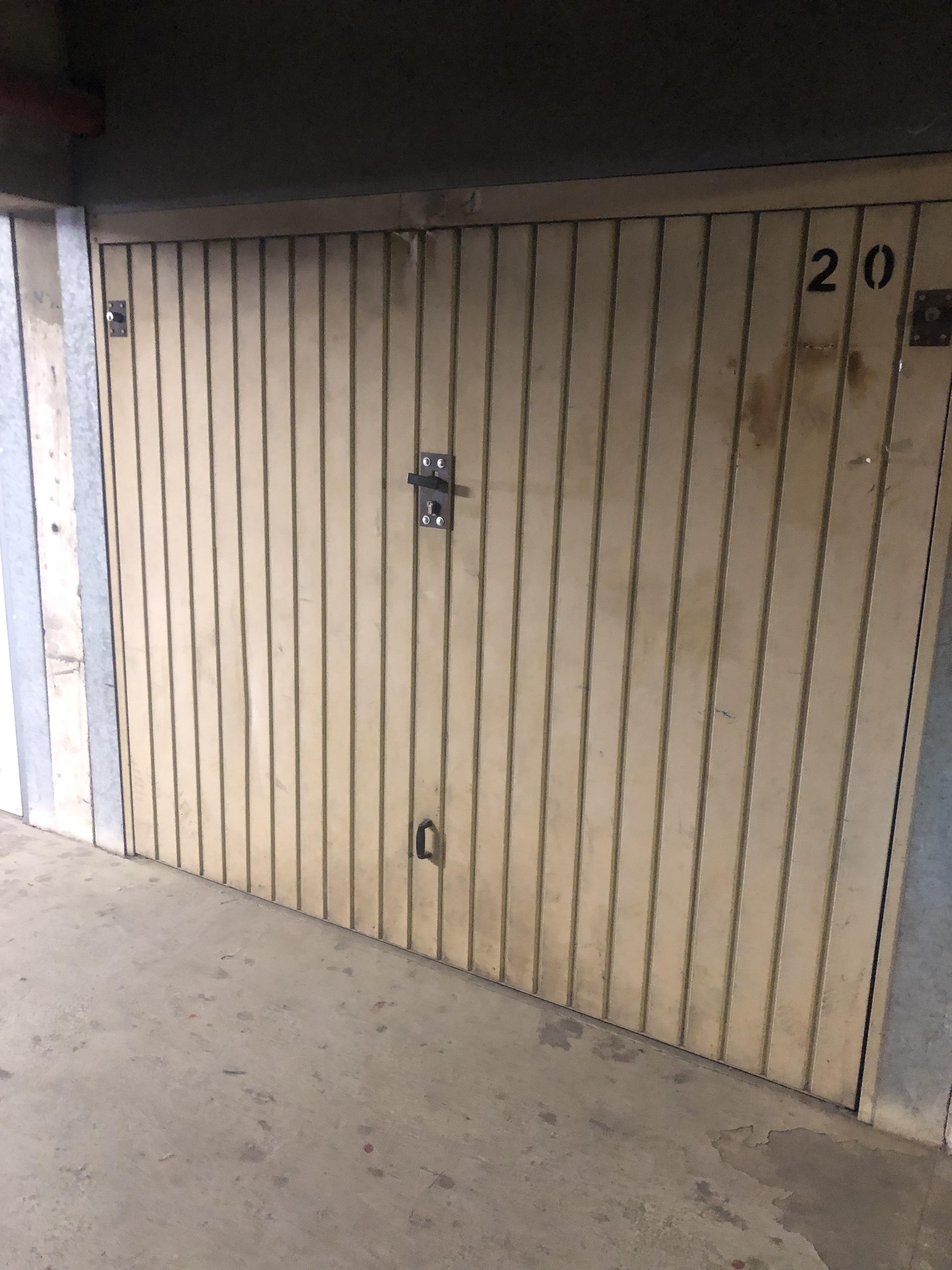 Garage pour stationnement à Istres