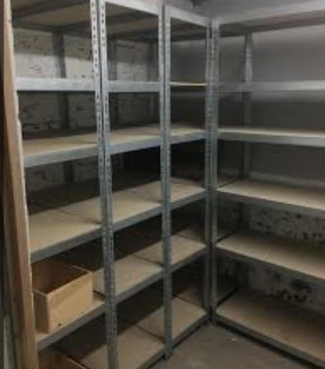 Cave de 6m2 dans le 10e