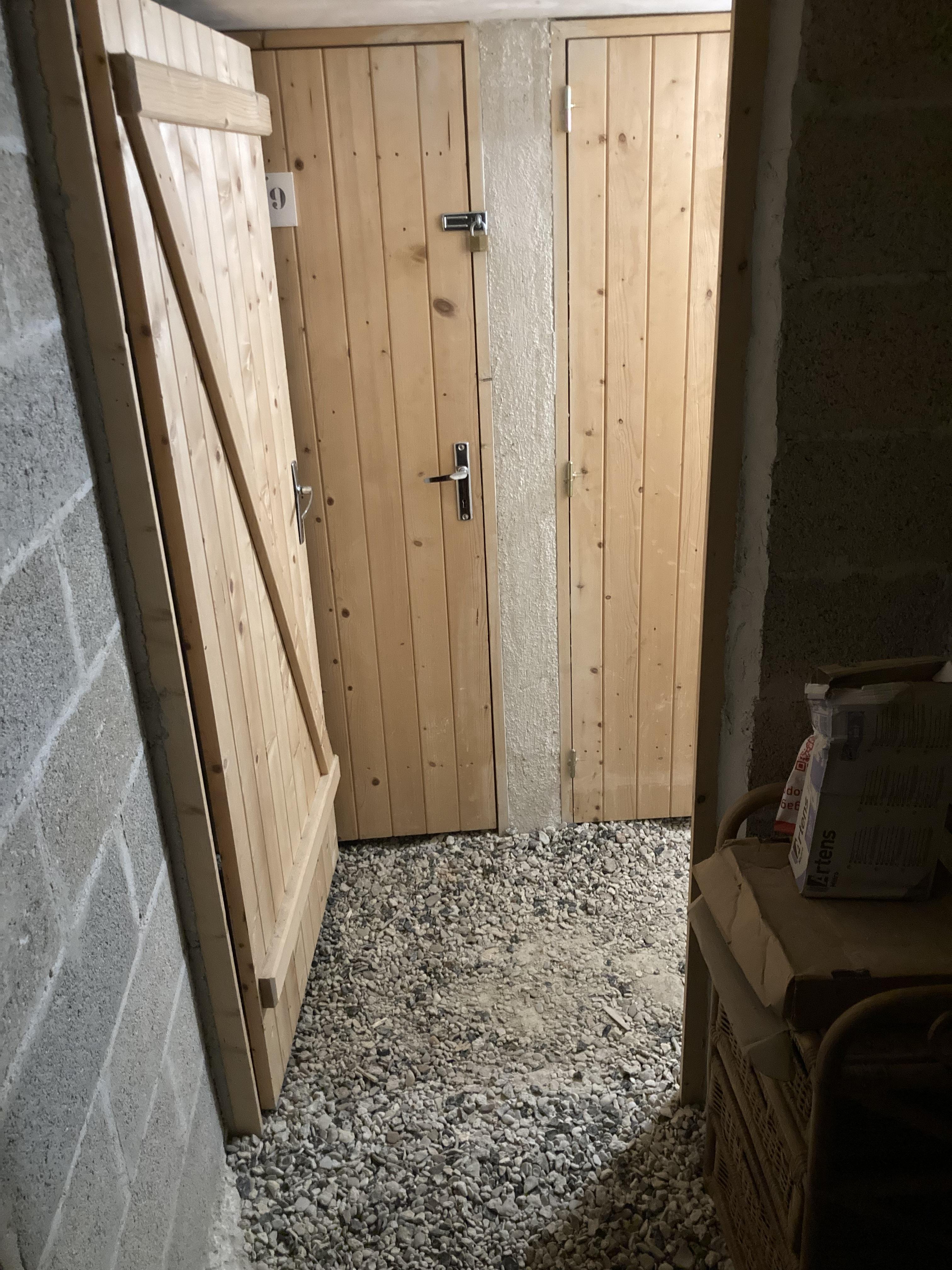 CAVE < 3m2 RECENTE, TRES SAINE ET SECURISEE,