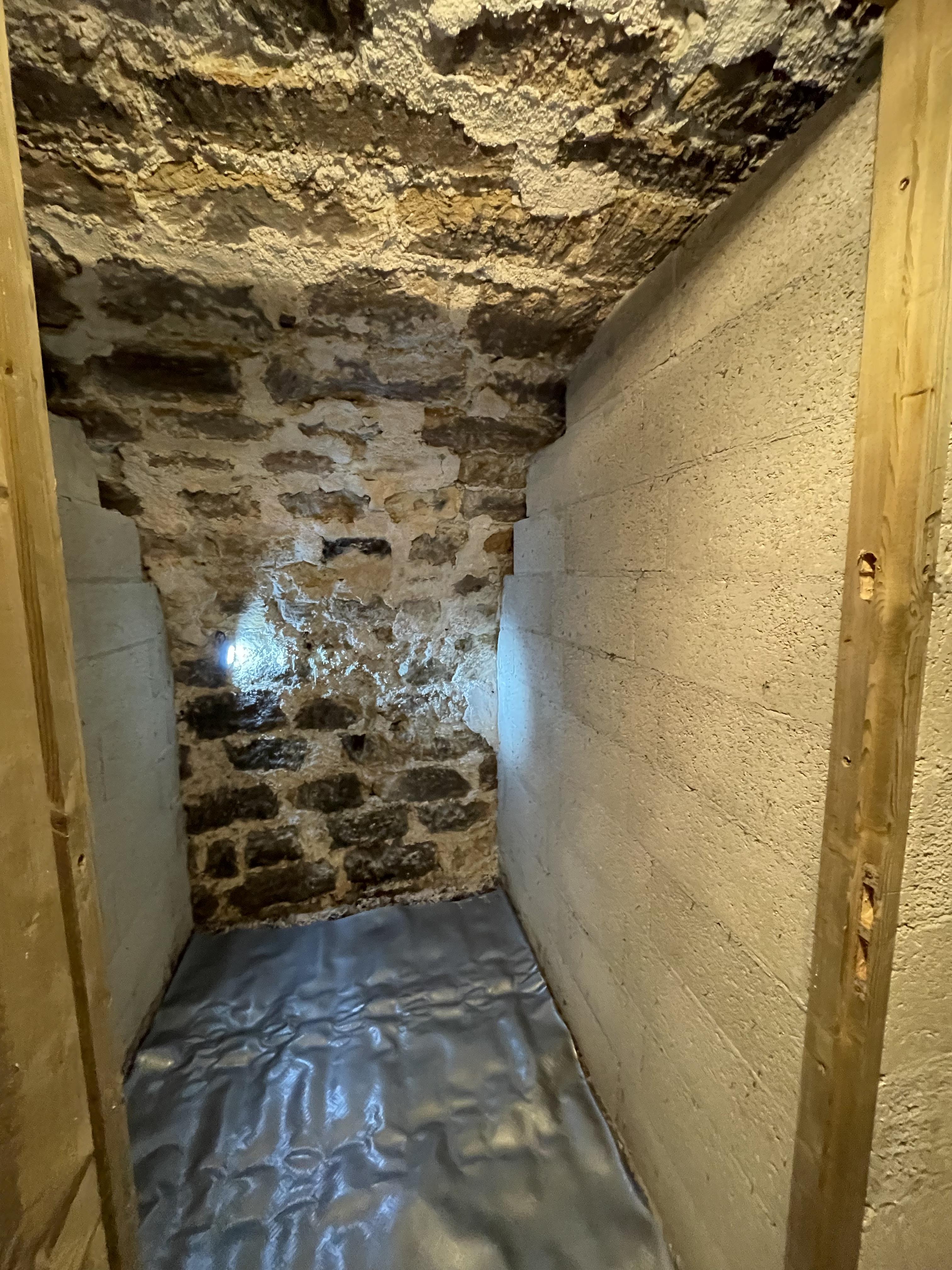 Cave 3 m2 rue Pierre Dupont métros Château