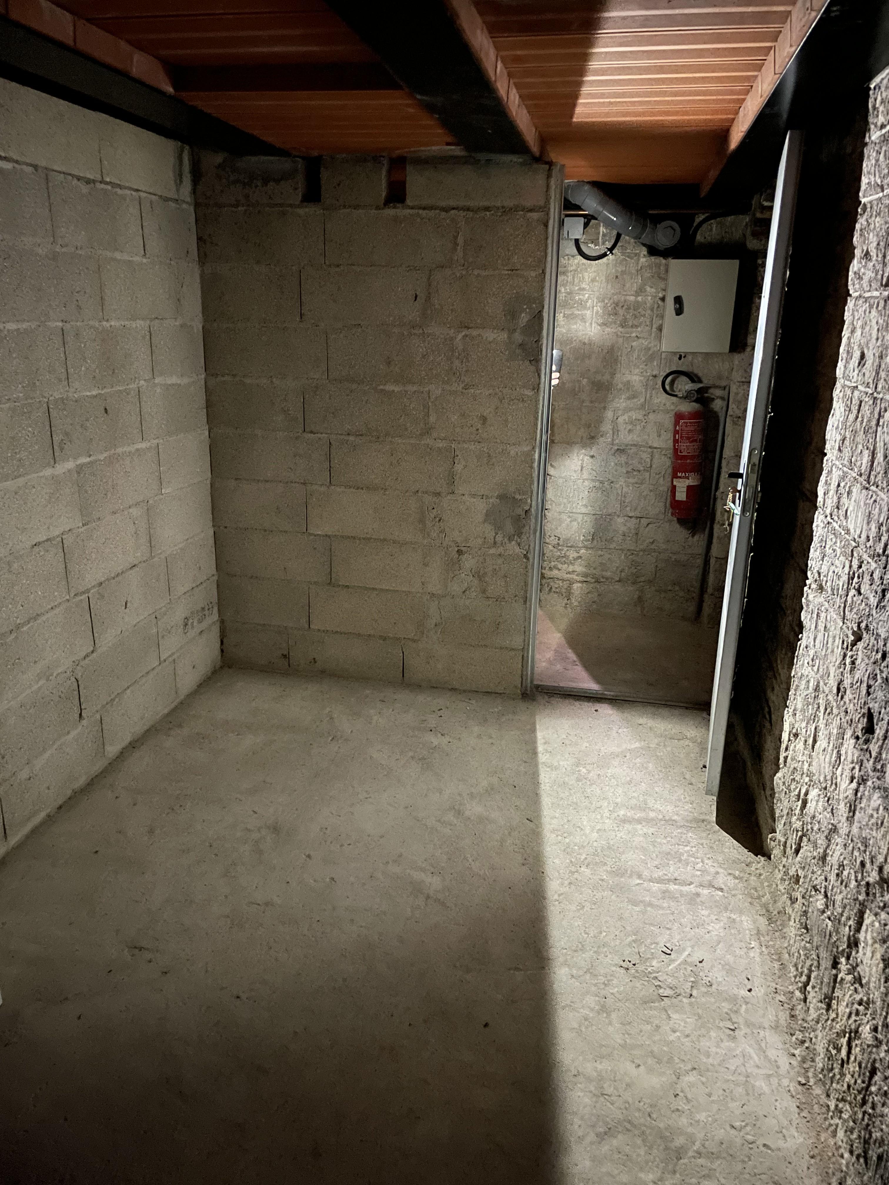 Cave dans un immeuble - 9m2 - Paris