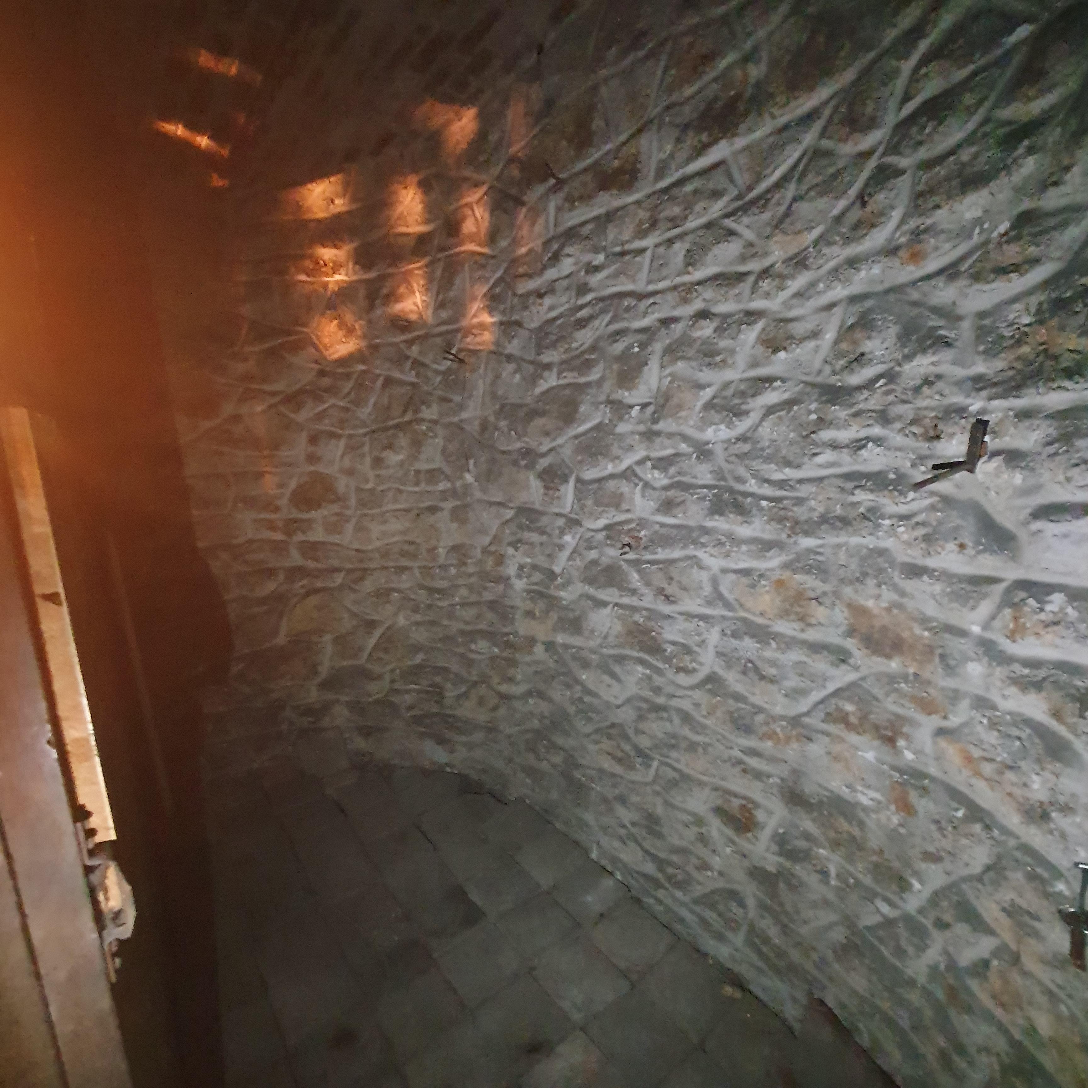 Cave bien situé avec place livraison juste en