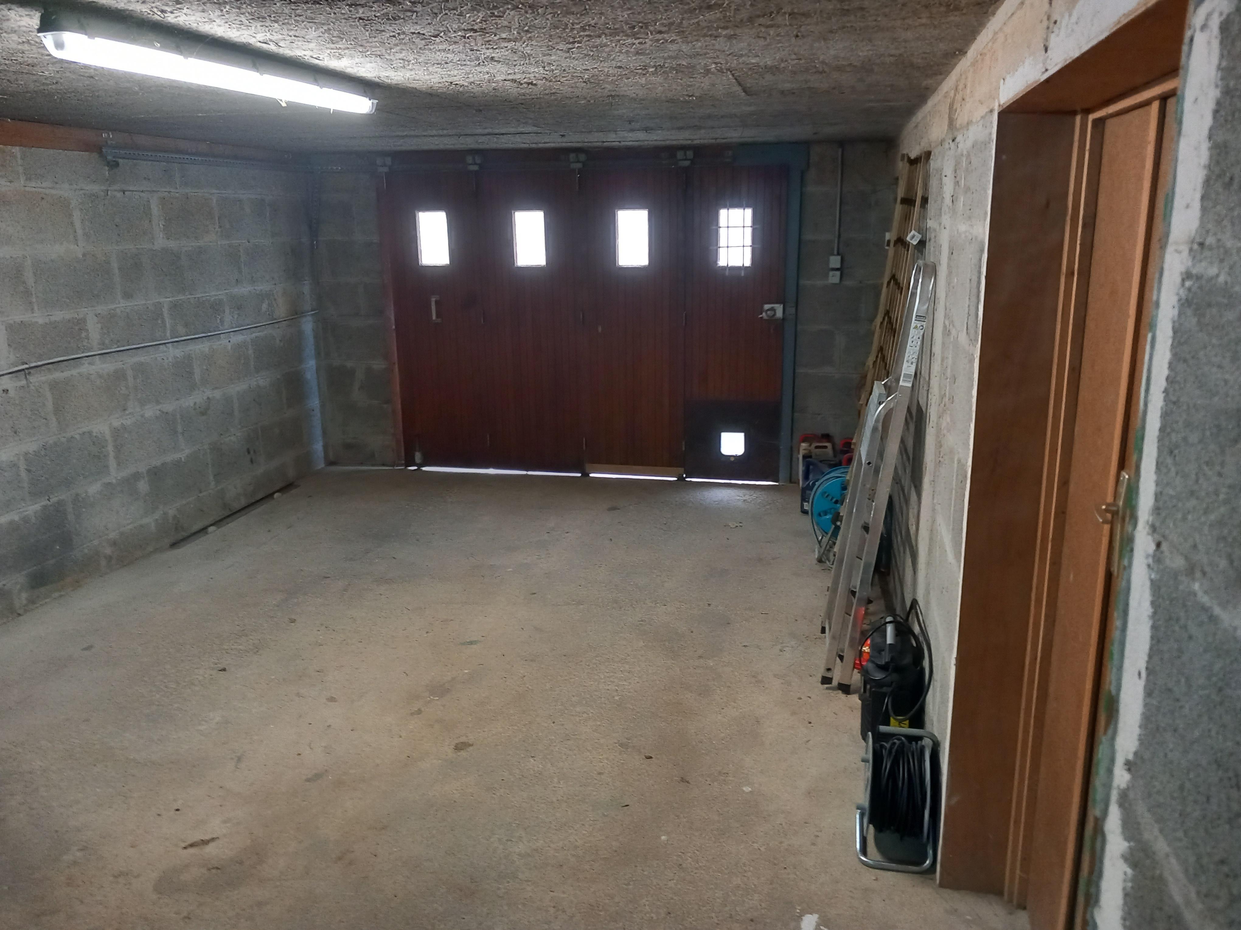 Garage plain pied pour stockage meuble ou voiture