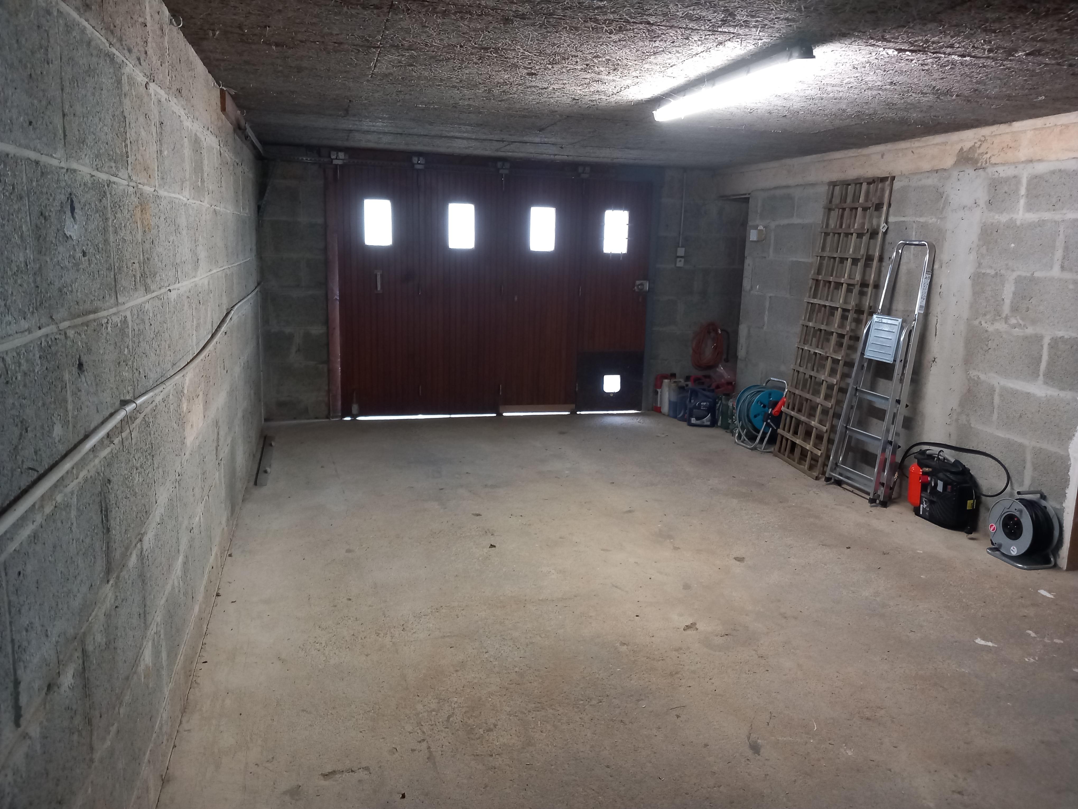 Garage plain pied pour stockage meuble ou voiture
