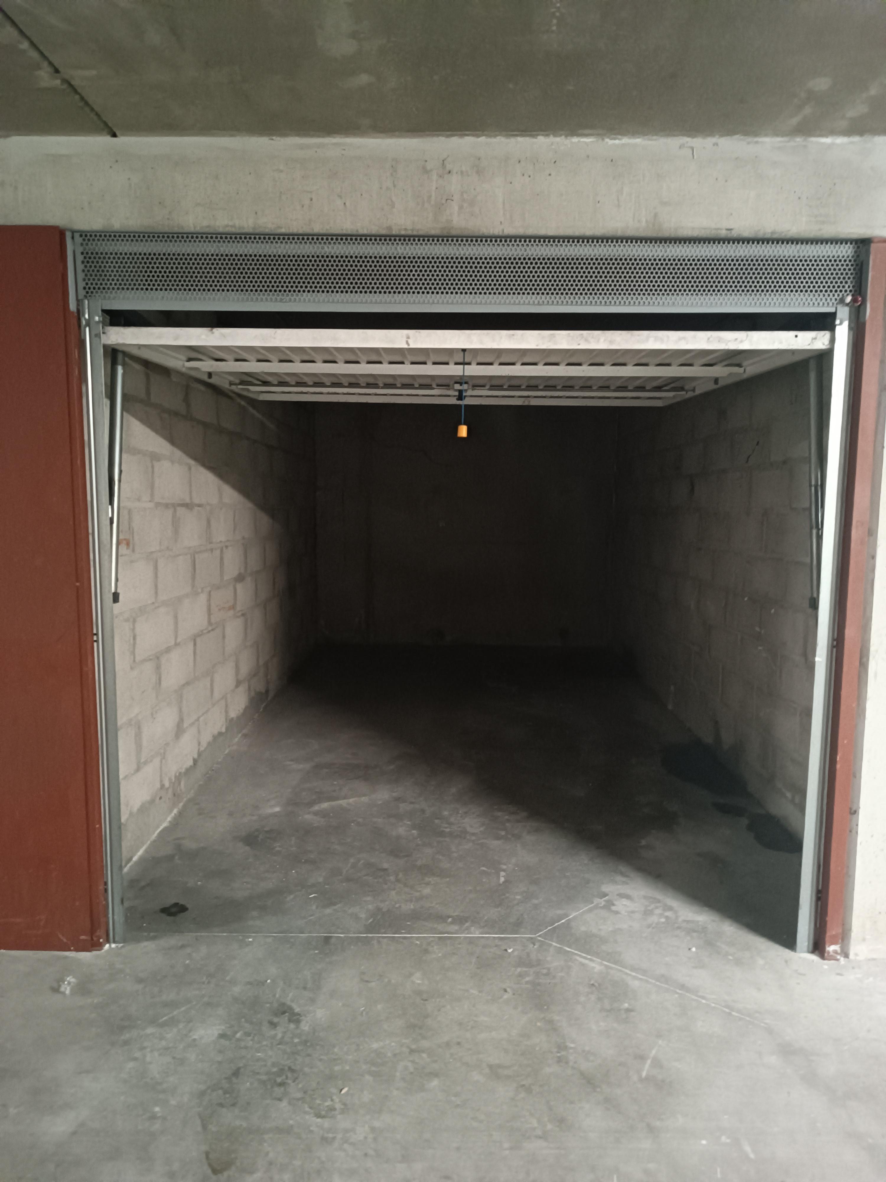 INTRA - Garage pour stationnement