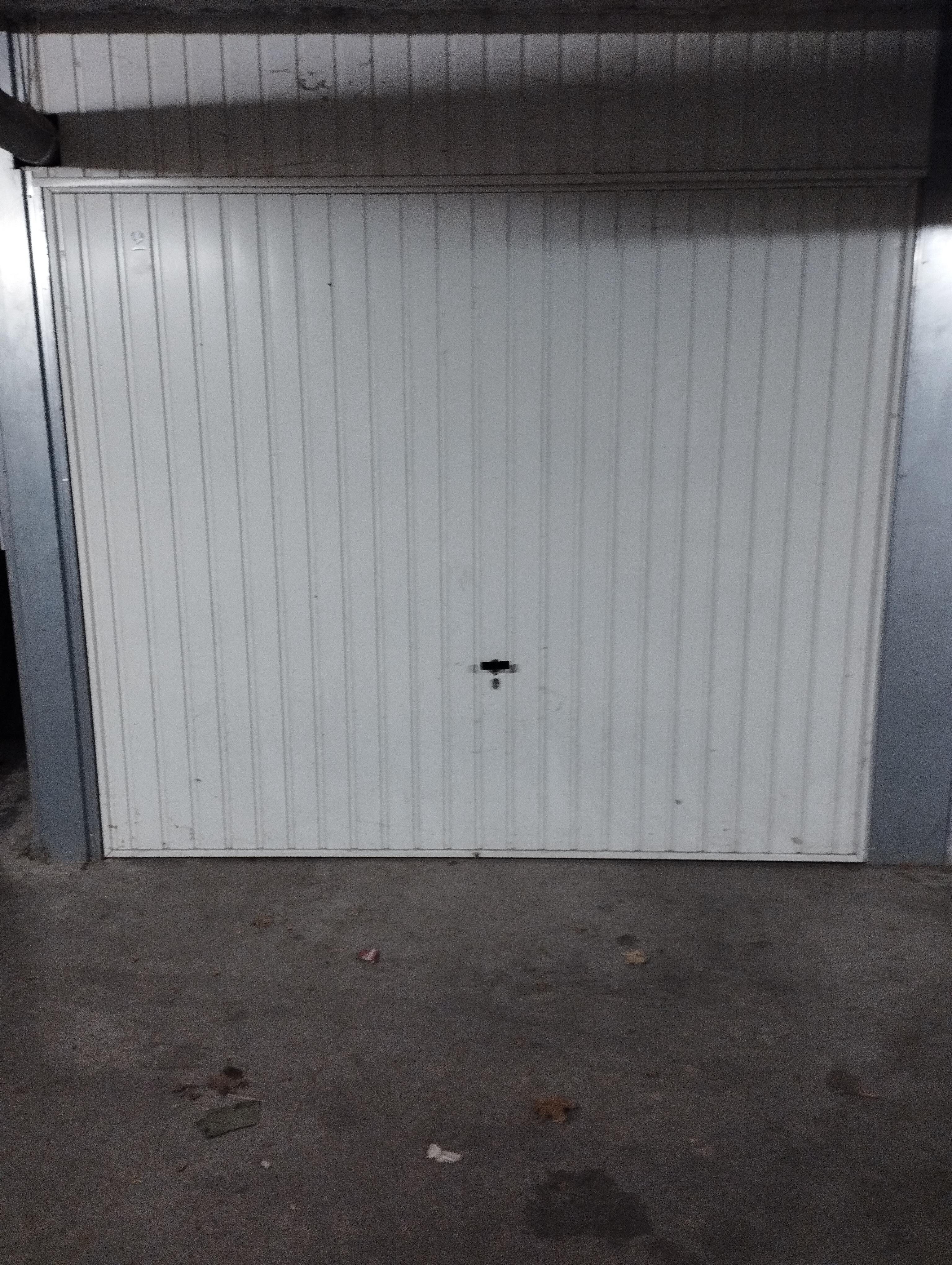 Garage privé : Stationnement à Saint-Genis-Laval