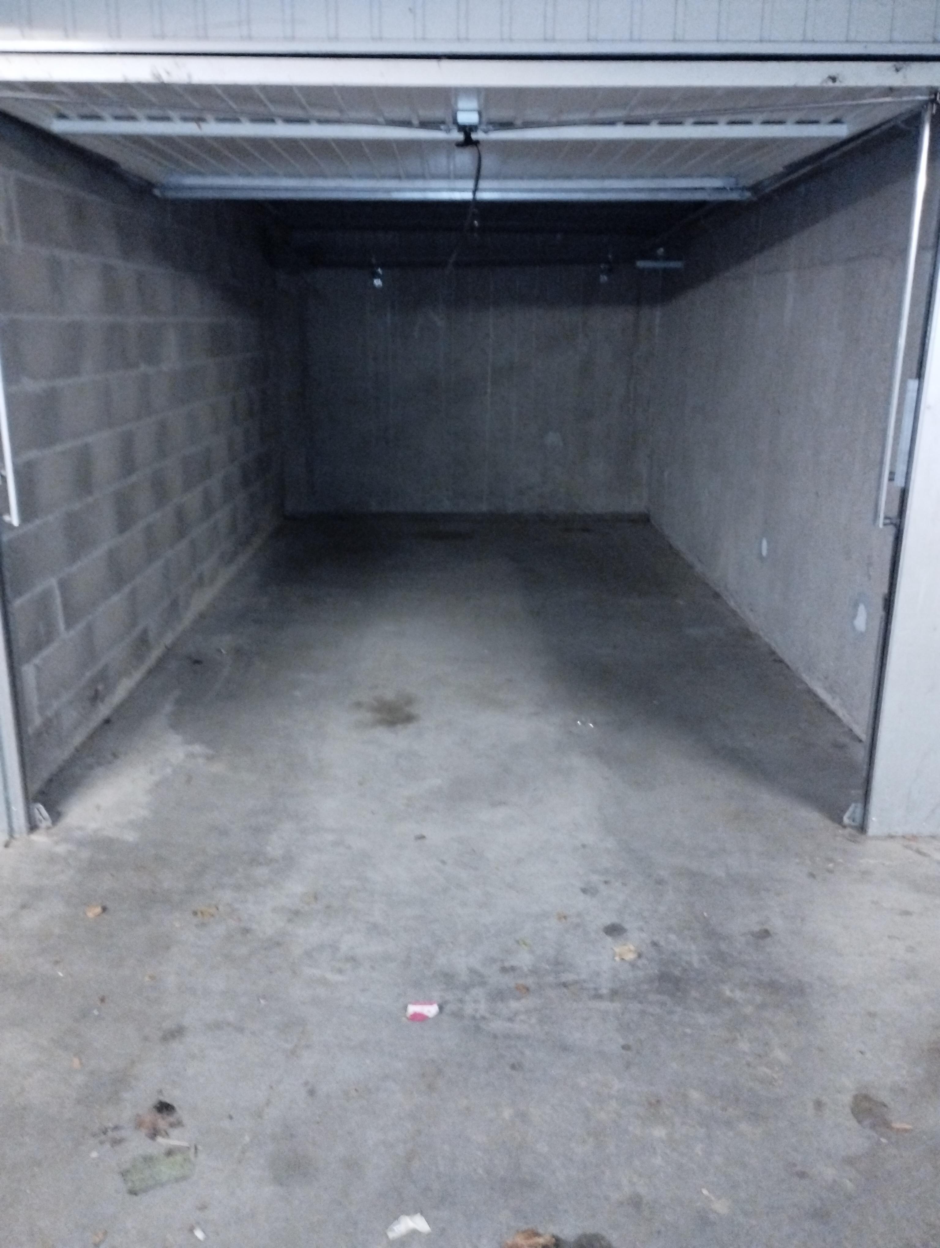 Garage privé : Stationnement à Saint-Genis-Laval