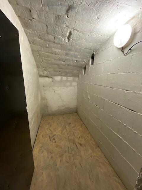 CAVE RUE DES VINAIGRIERS, PARIS XXXXX