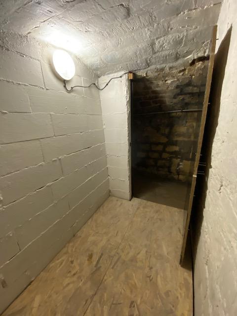 CAVE RUE DES VINAIGRIERS, PARIS XXXXX