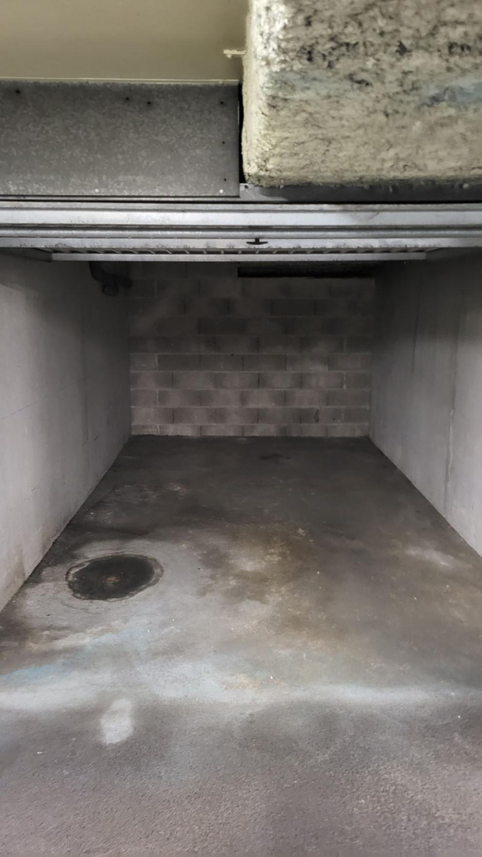 Garage à louer : stockage / stationnement