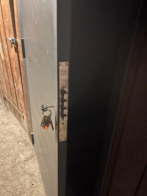 Cave 2m2 a Batignolles porte blindee