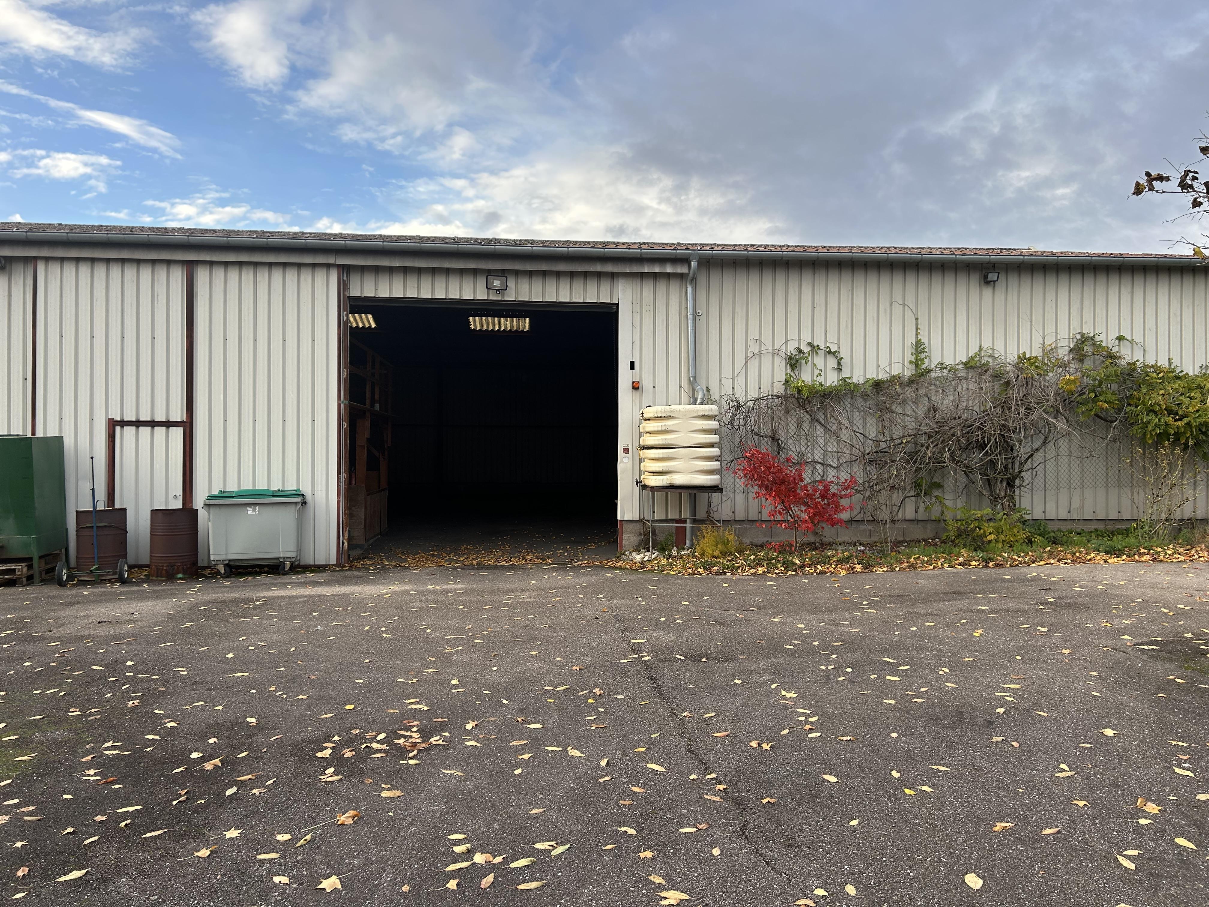 Grand garage entrepôt surface 320 m2