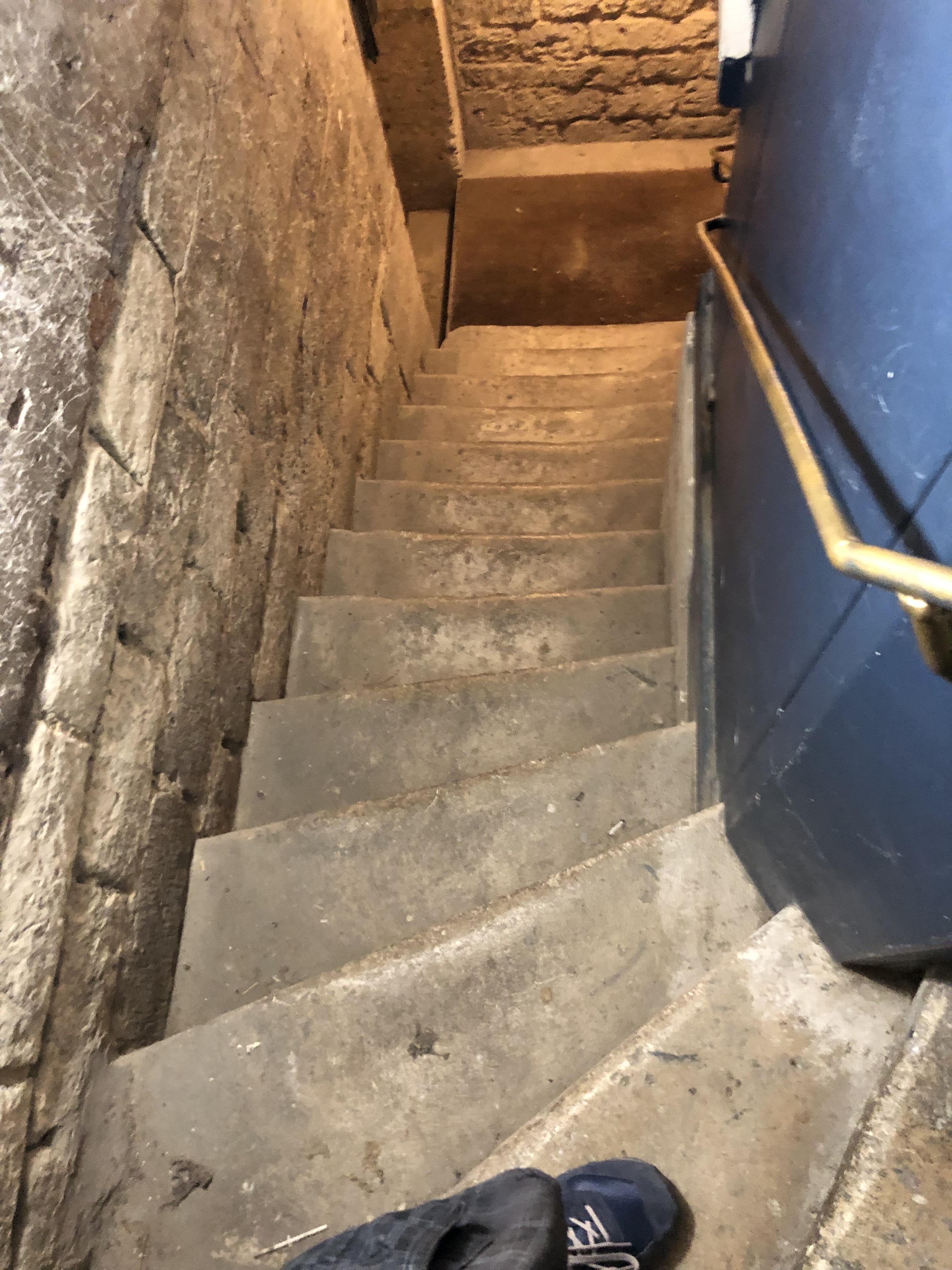 cave 7m2 avec 2 digicodes et porte d'accès