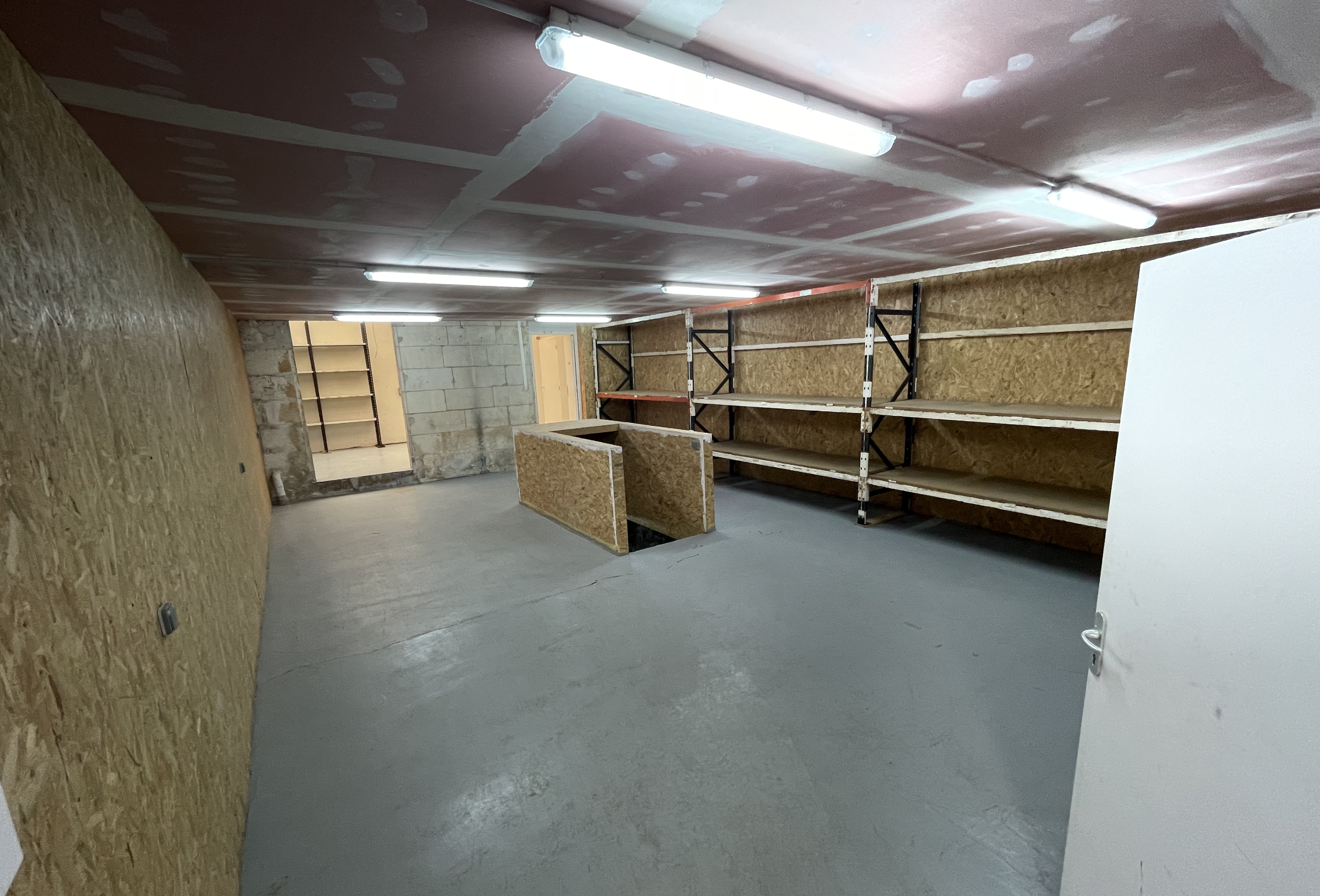 A louer réserve pour stockage de 58m2 +
