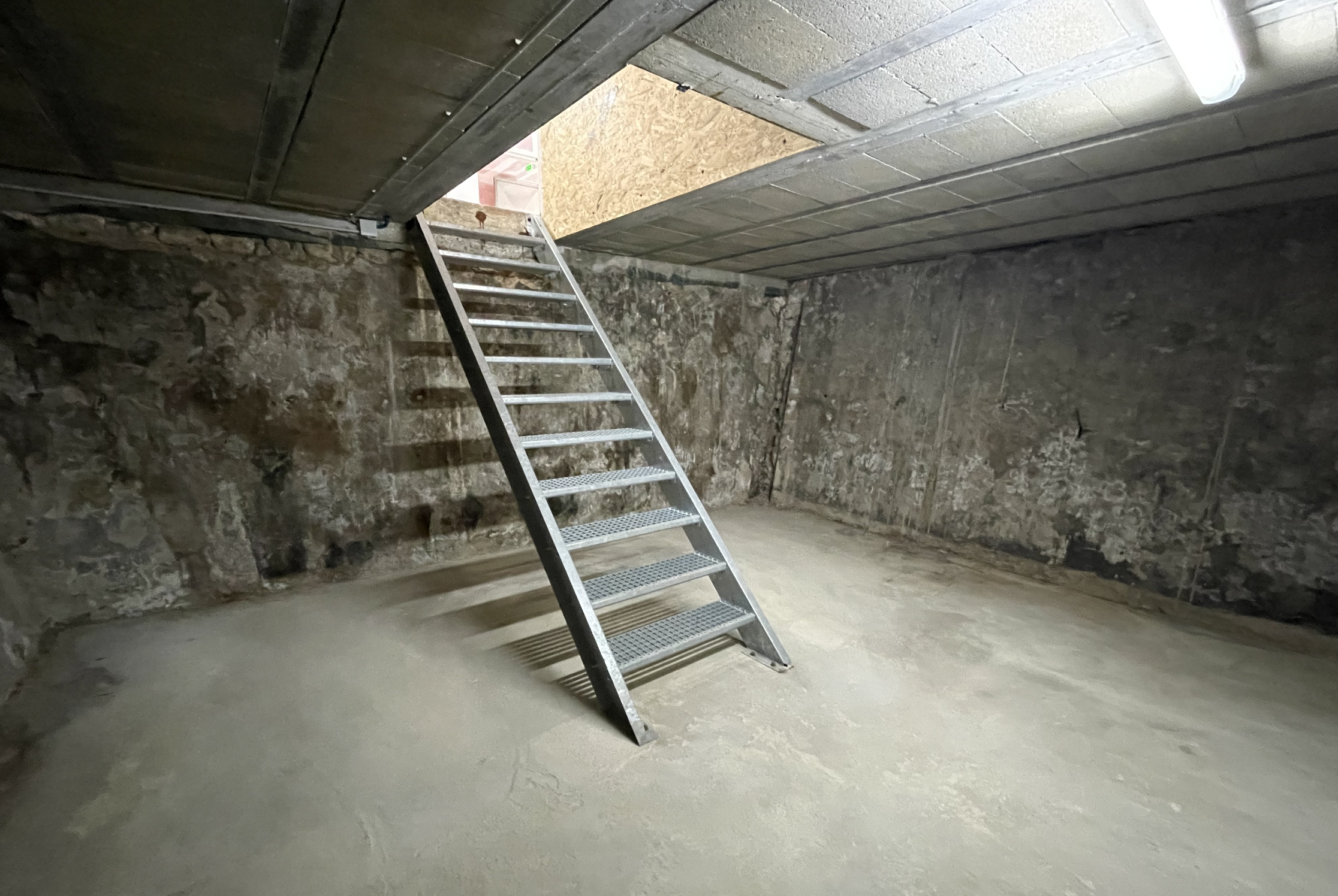 A louer réserve pour stockage de 58m2 +