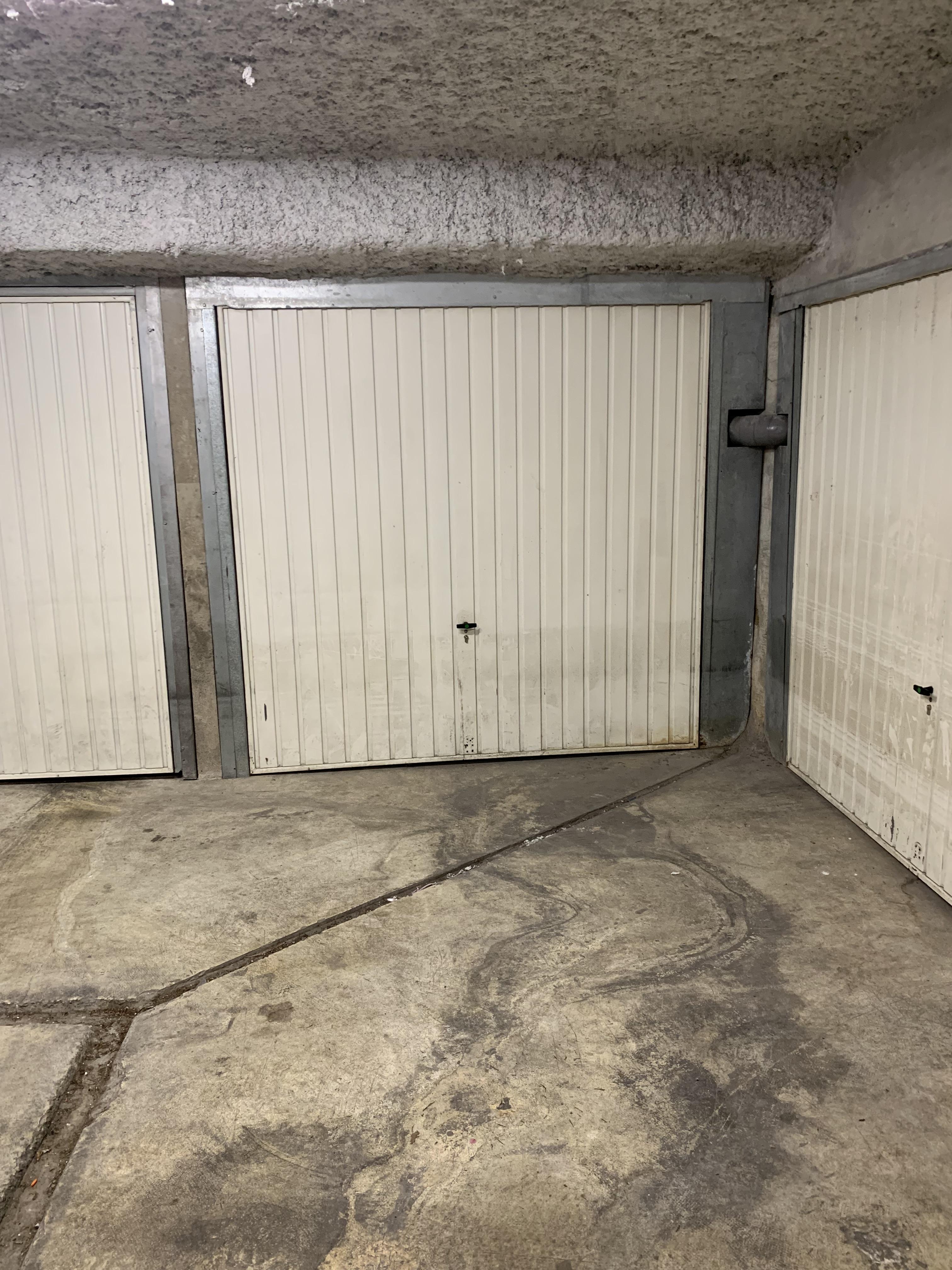 Location garage 12 m2 à Cannes