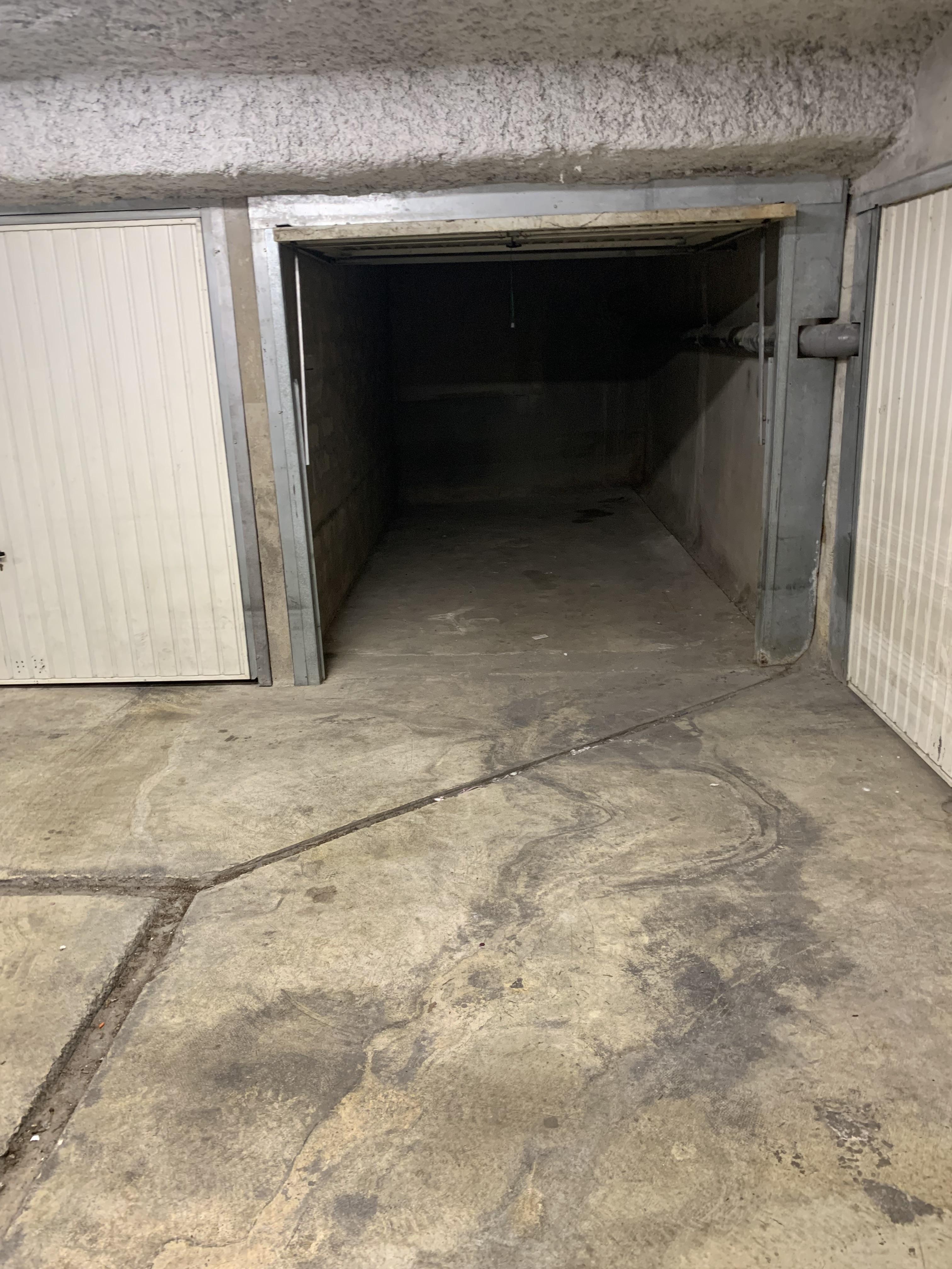 Location garage 12 m2 à Cannes
