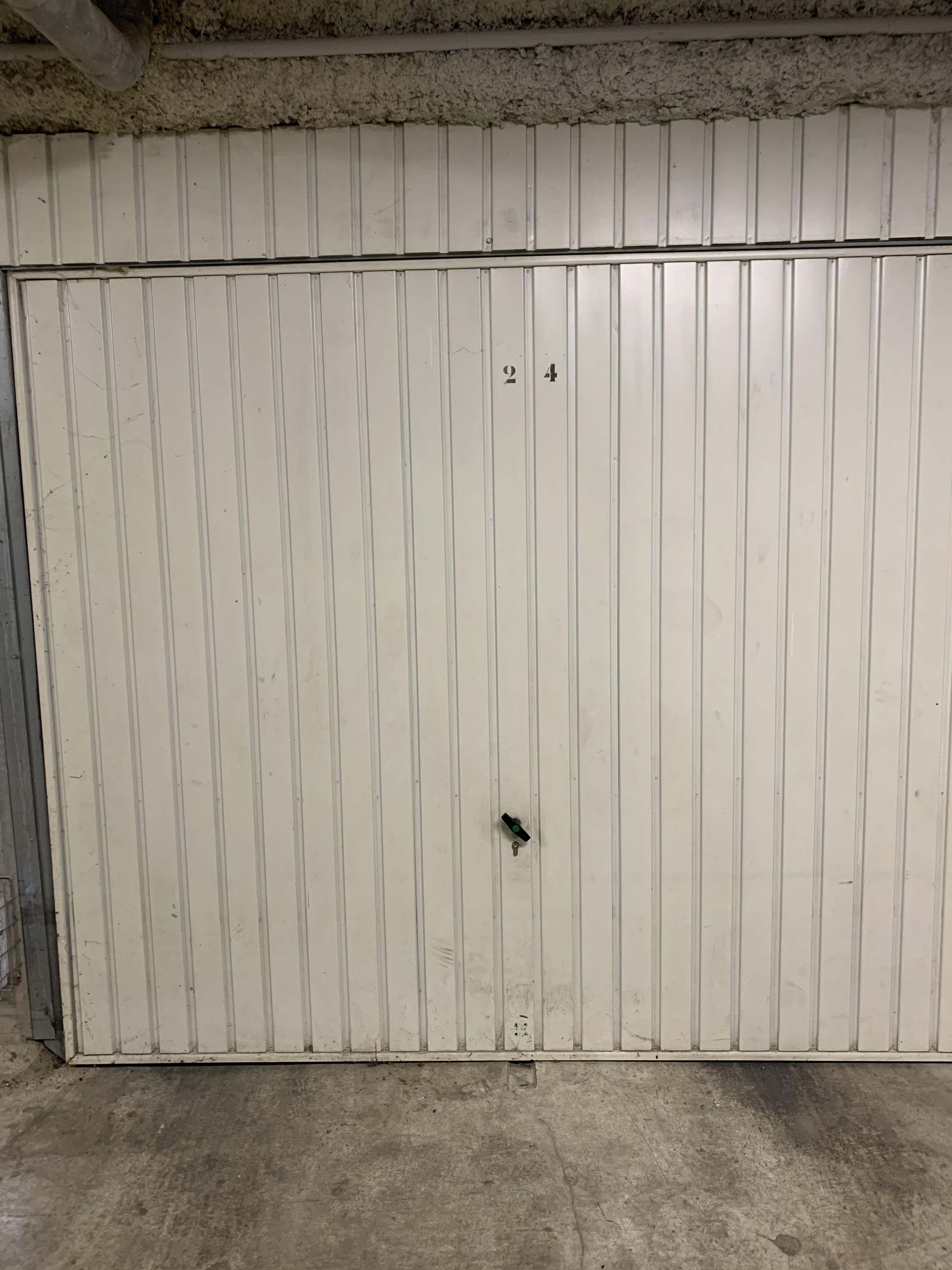 Location garage 12 m2 à Cannes