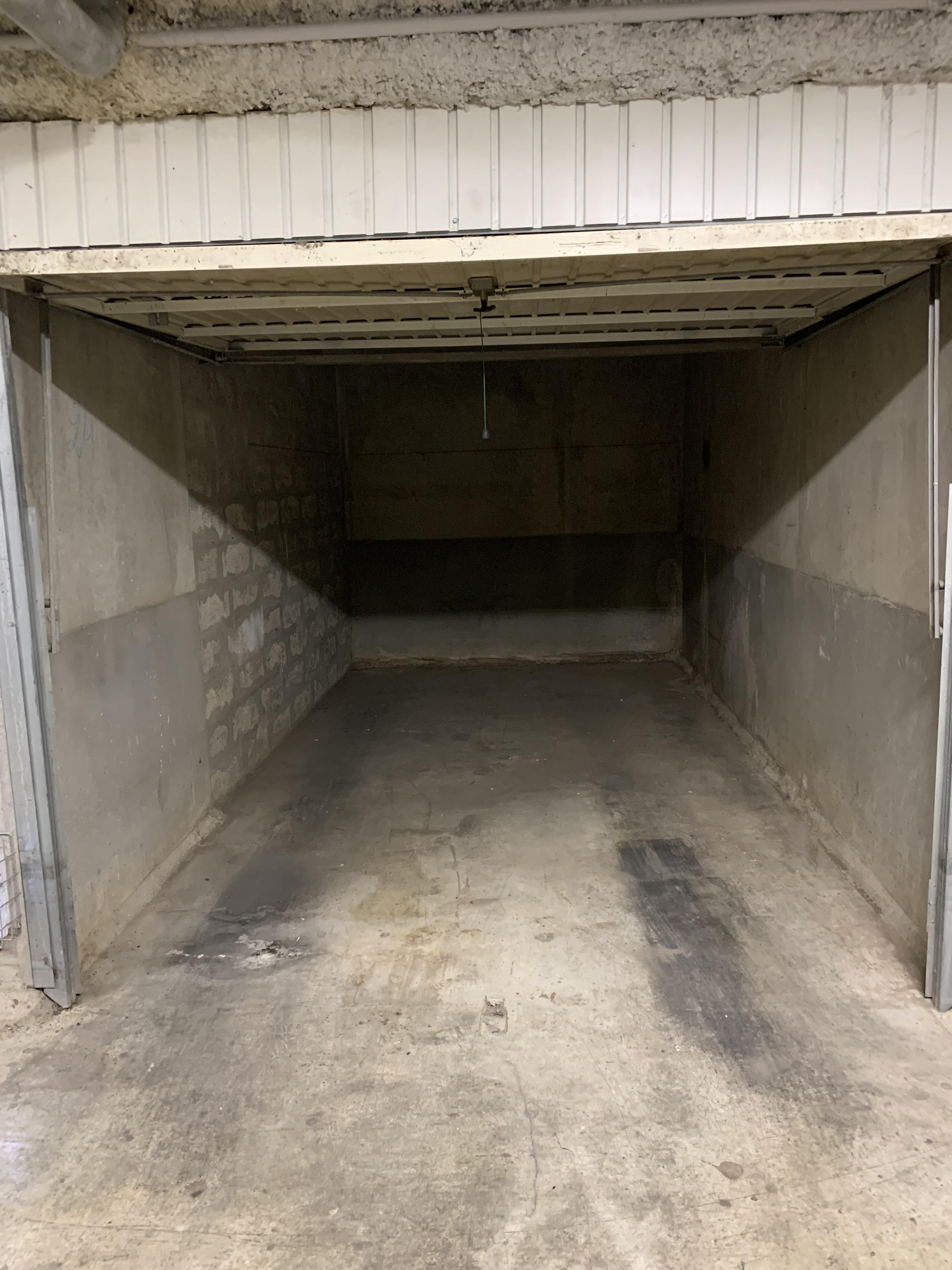 Location garage 12 m2 à Cannes