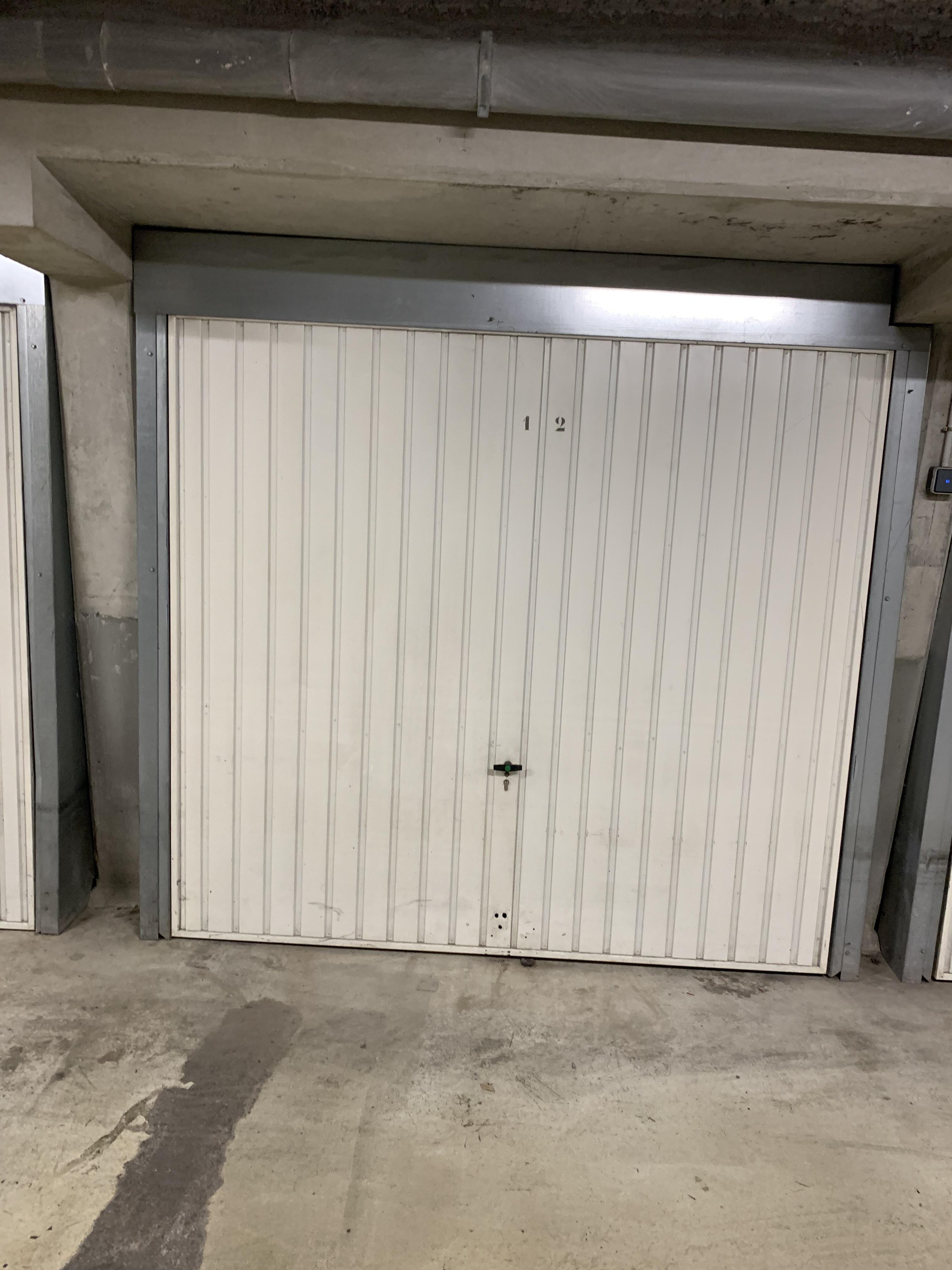 Location garage 12 m2 à Cannes