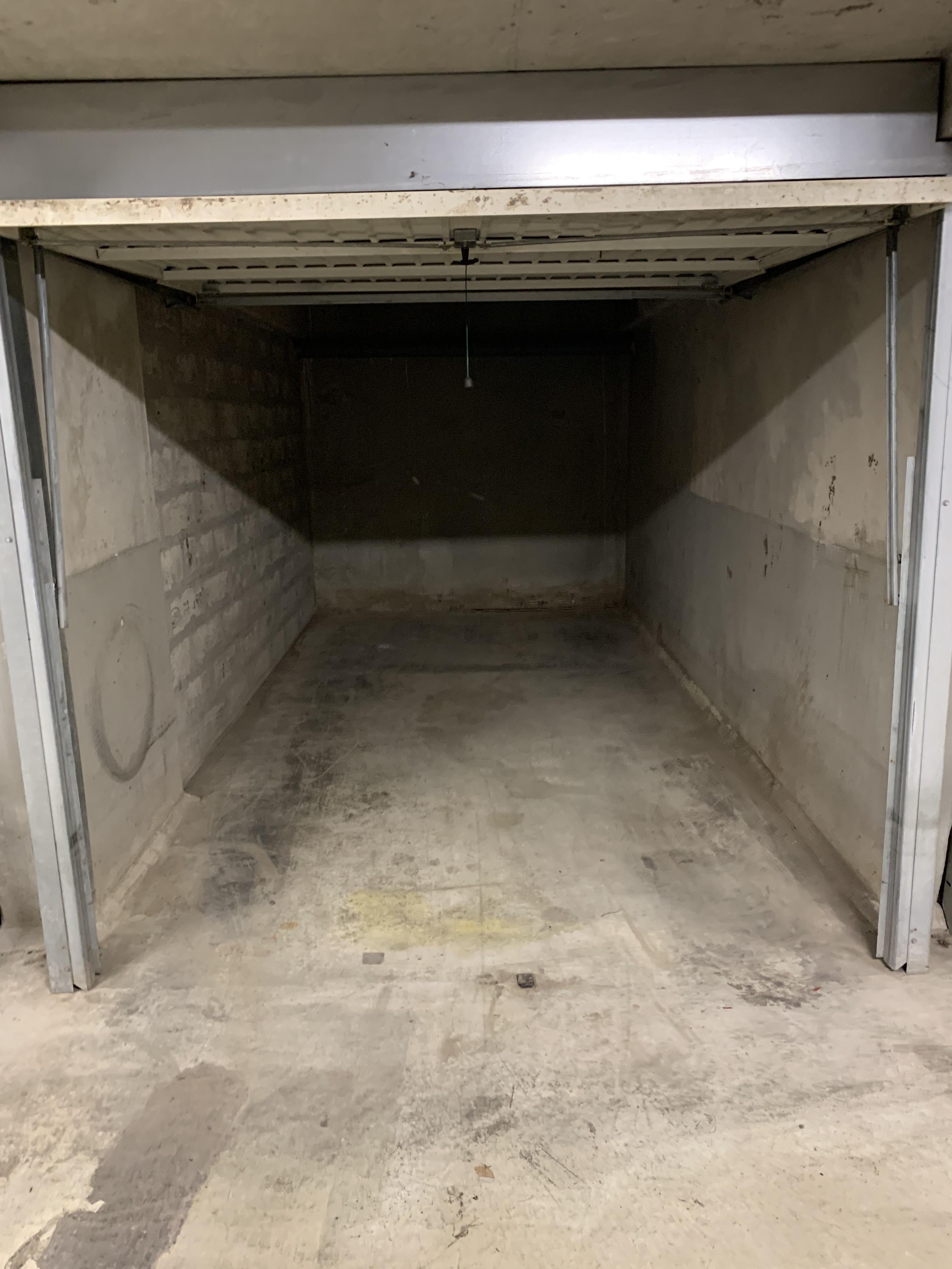 Location garage 12 m2 à Cannes