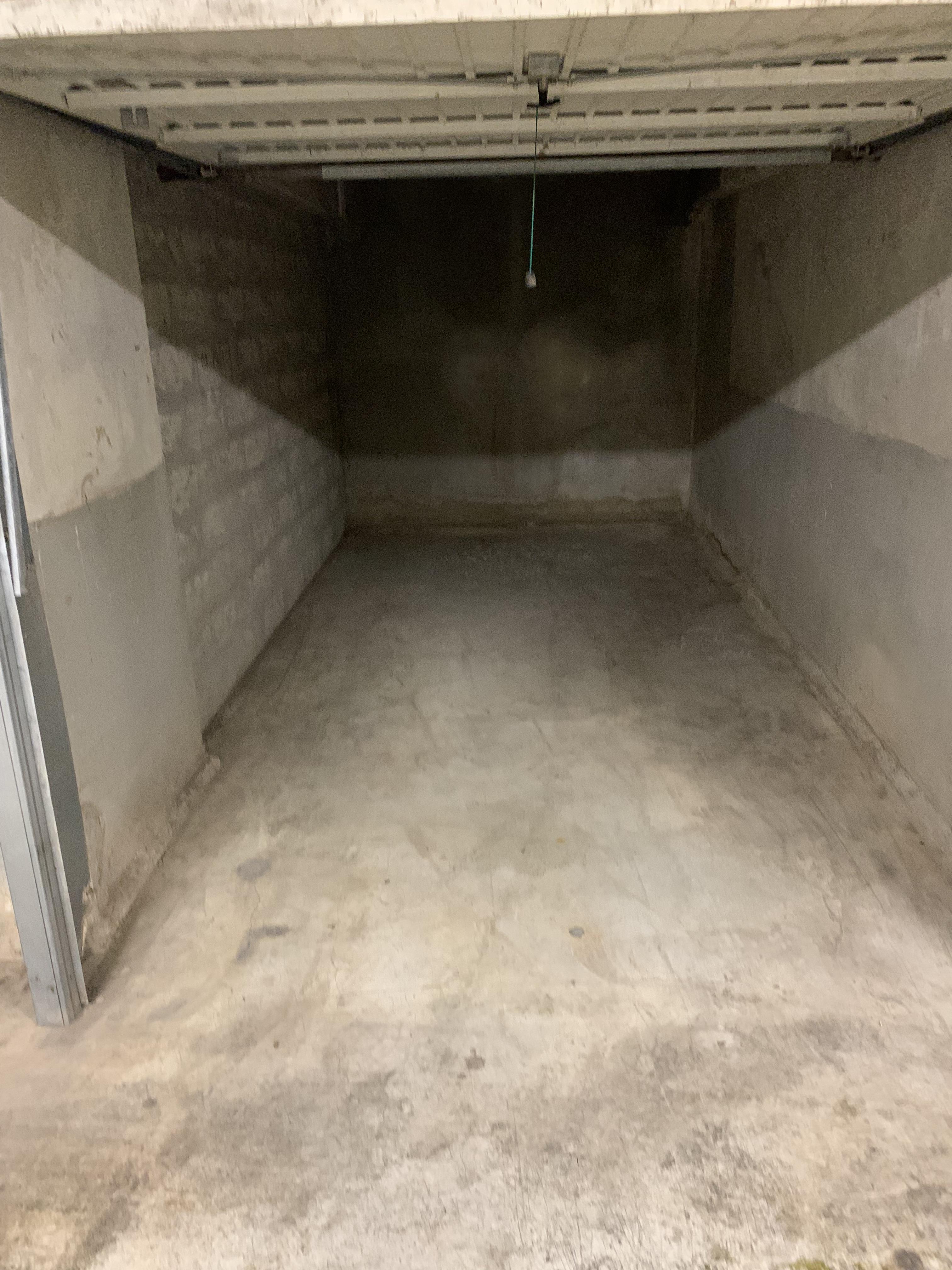 Location garage 12 m2 à Cannes