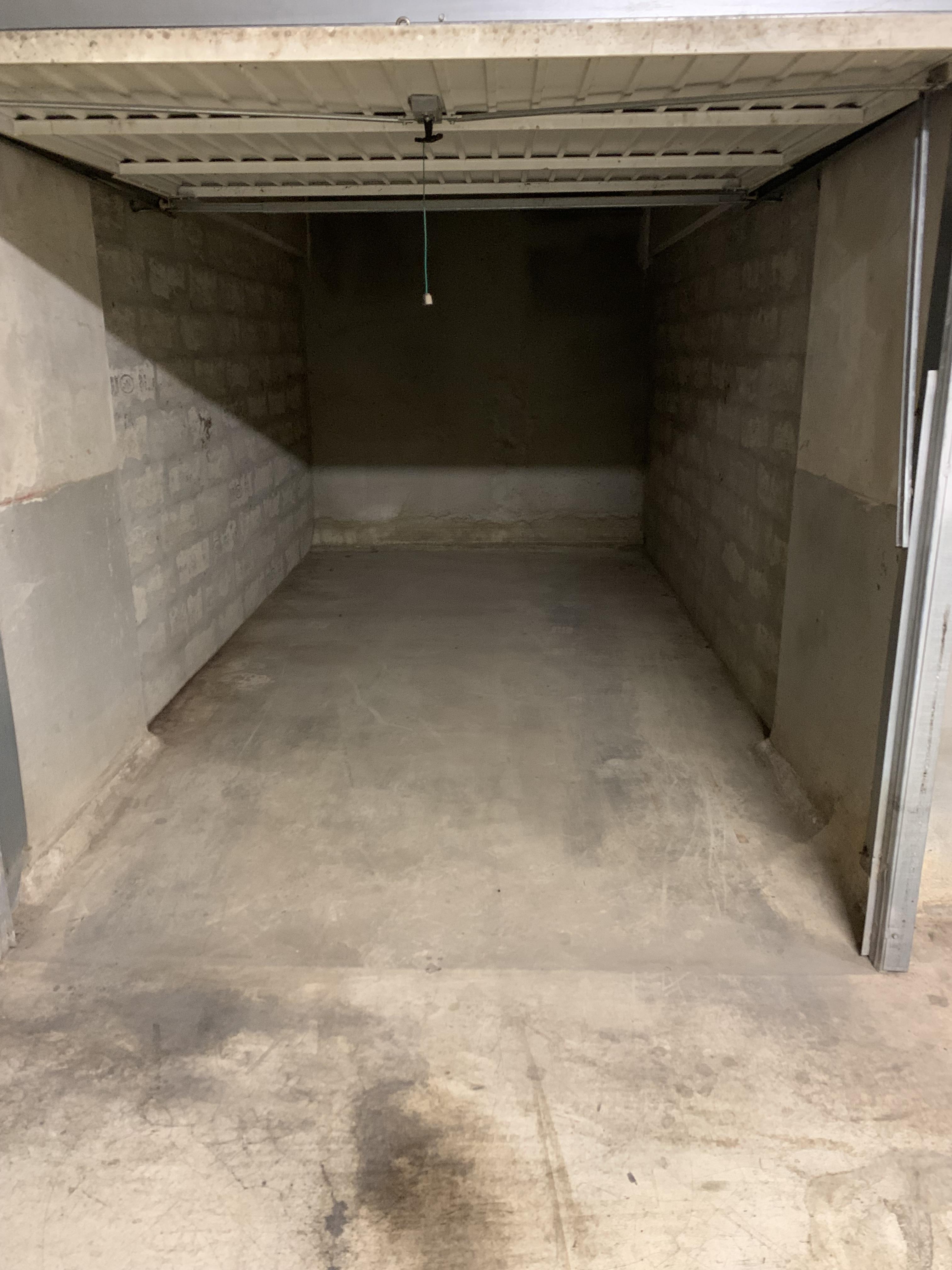 Location garage 12 m2 à Cannes