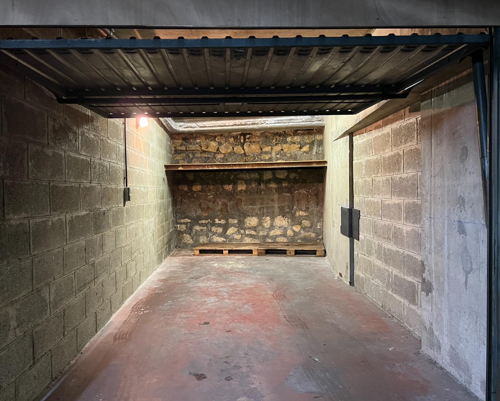 Box sécurisé - 17 m² - Rue de