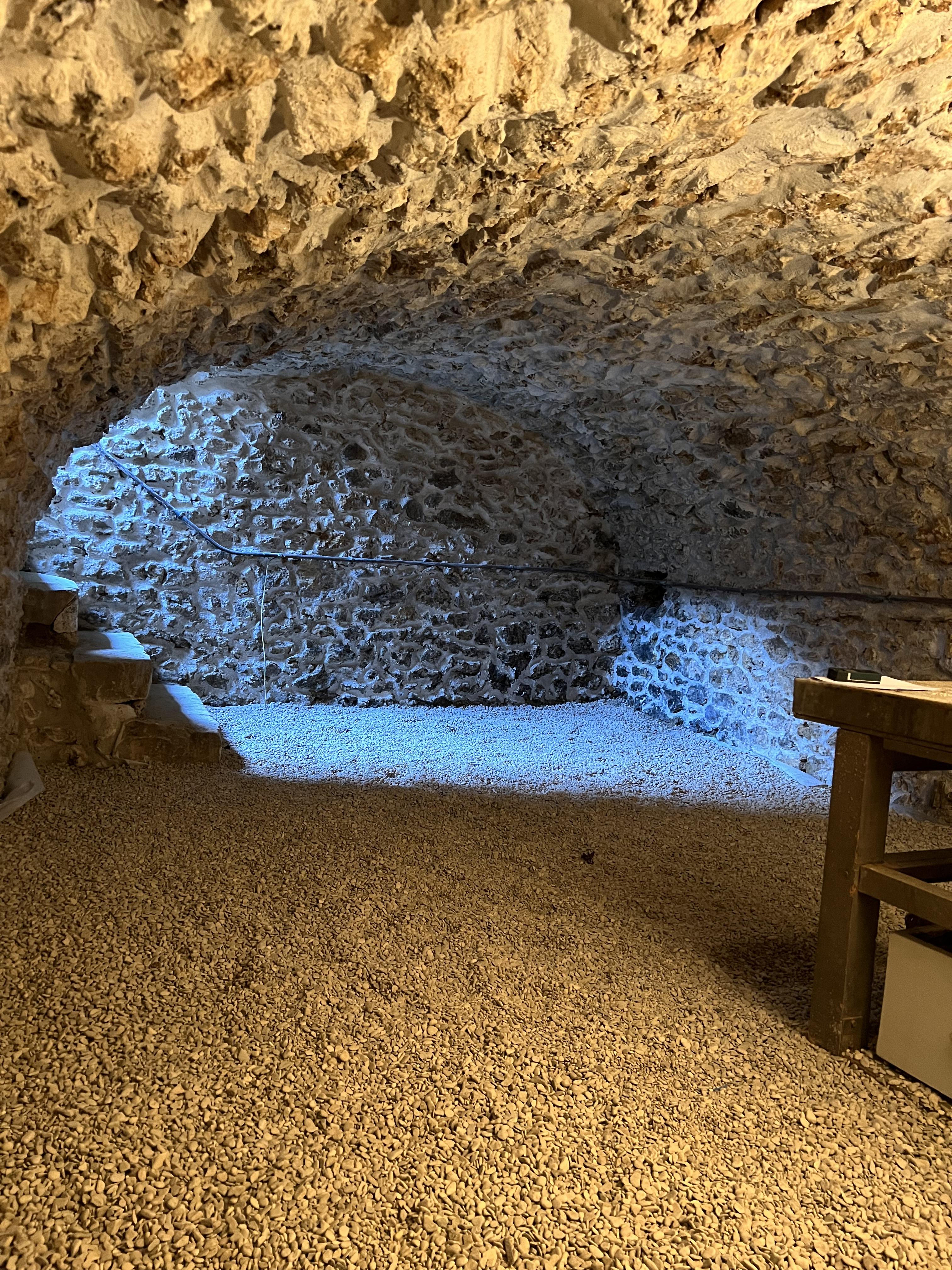 Cave sécurisée - 20m2 Mennecy Centre Ville