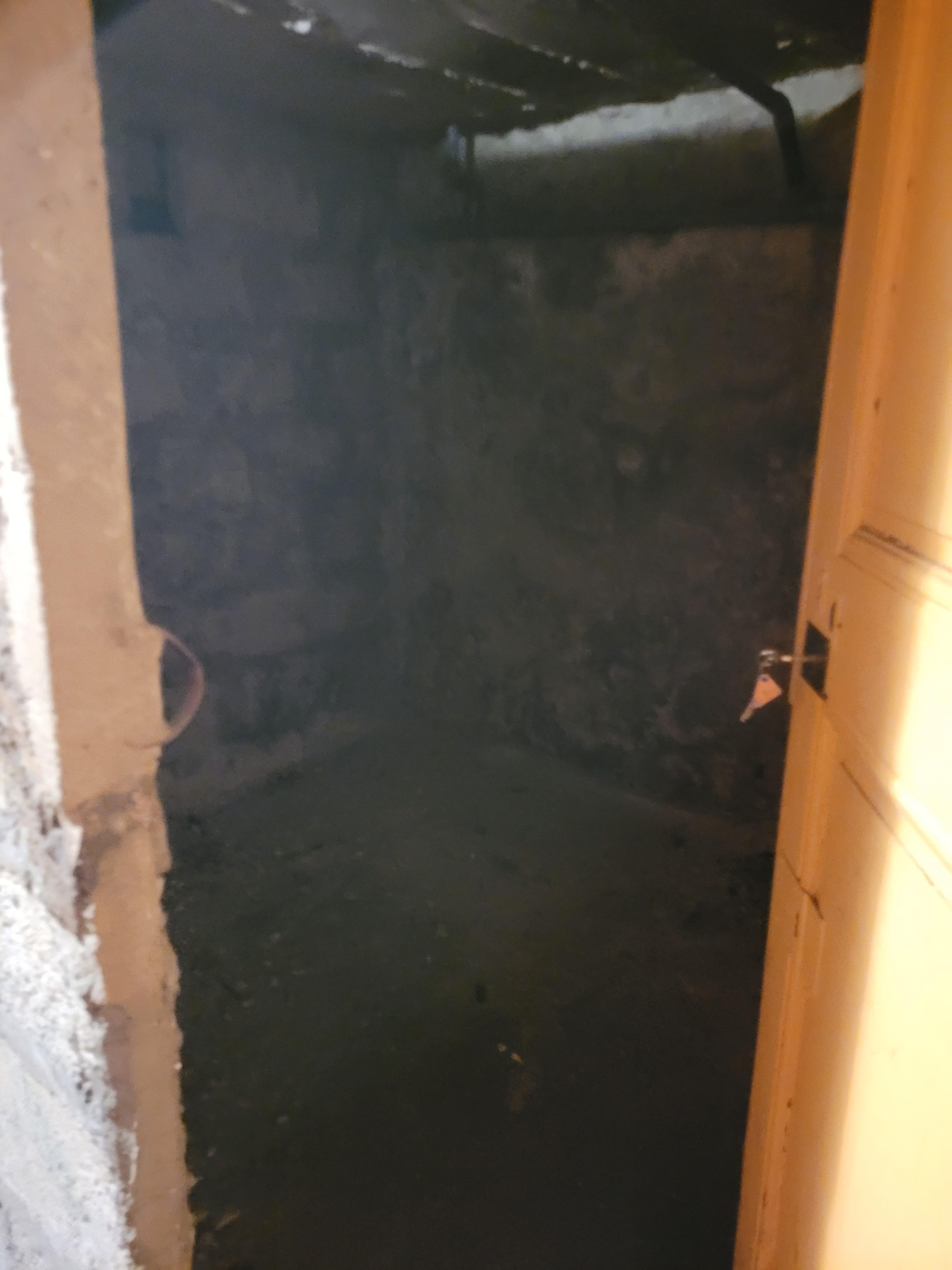 Cave en sous sol pour stockage