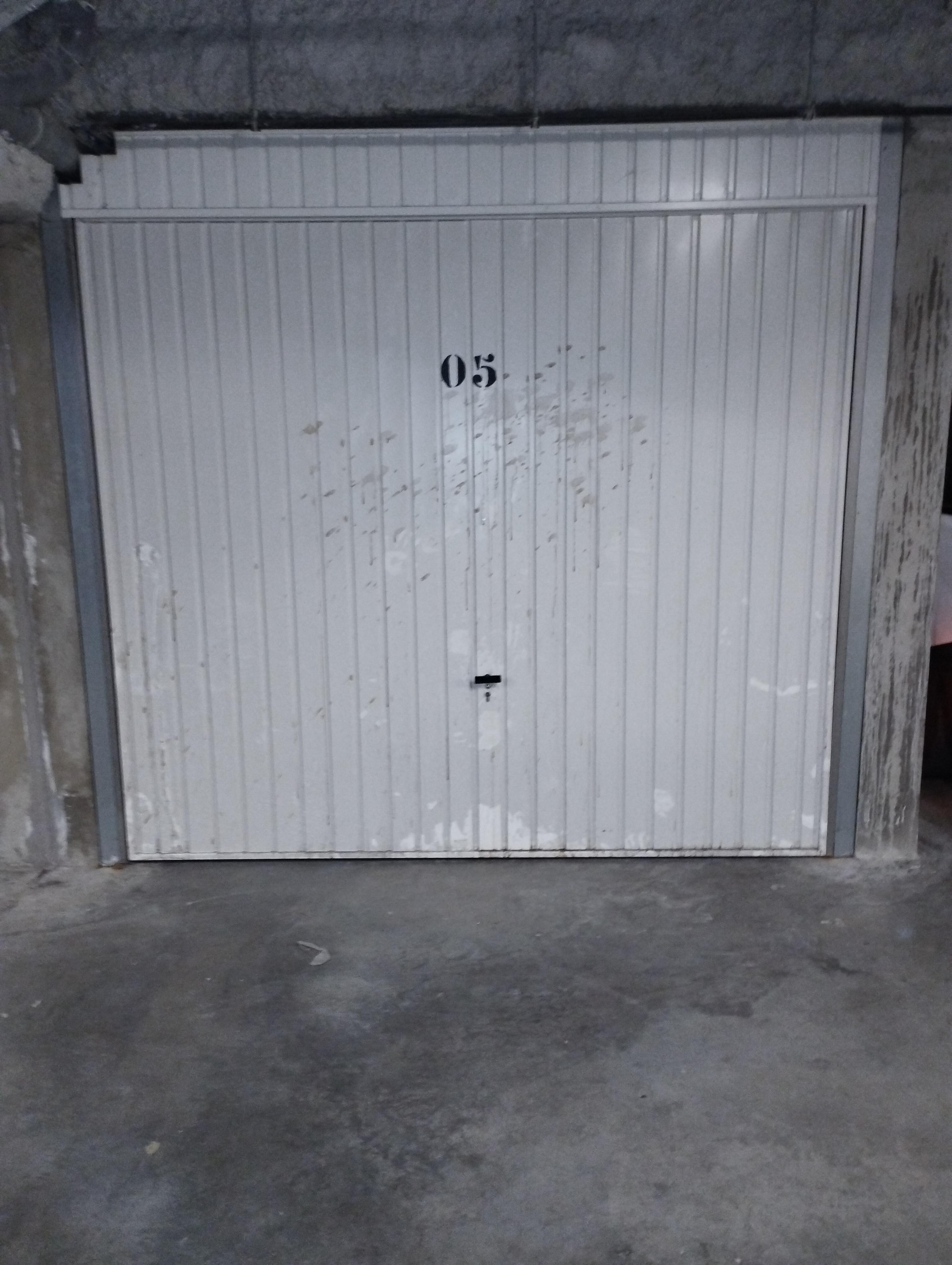 Garage / Parking privé à Sainte-Foy-lès-Lyon