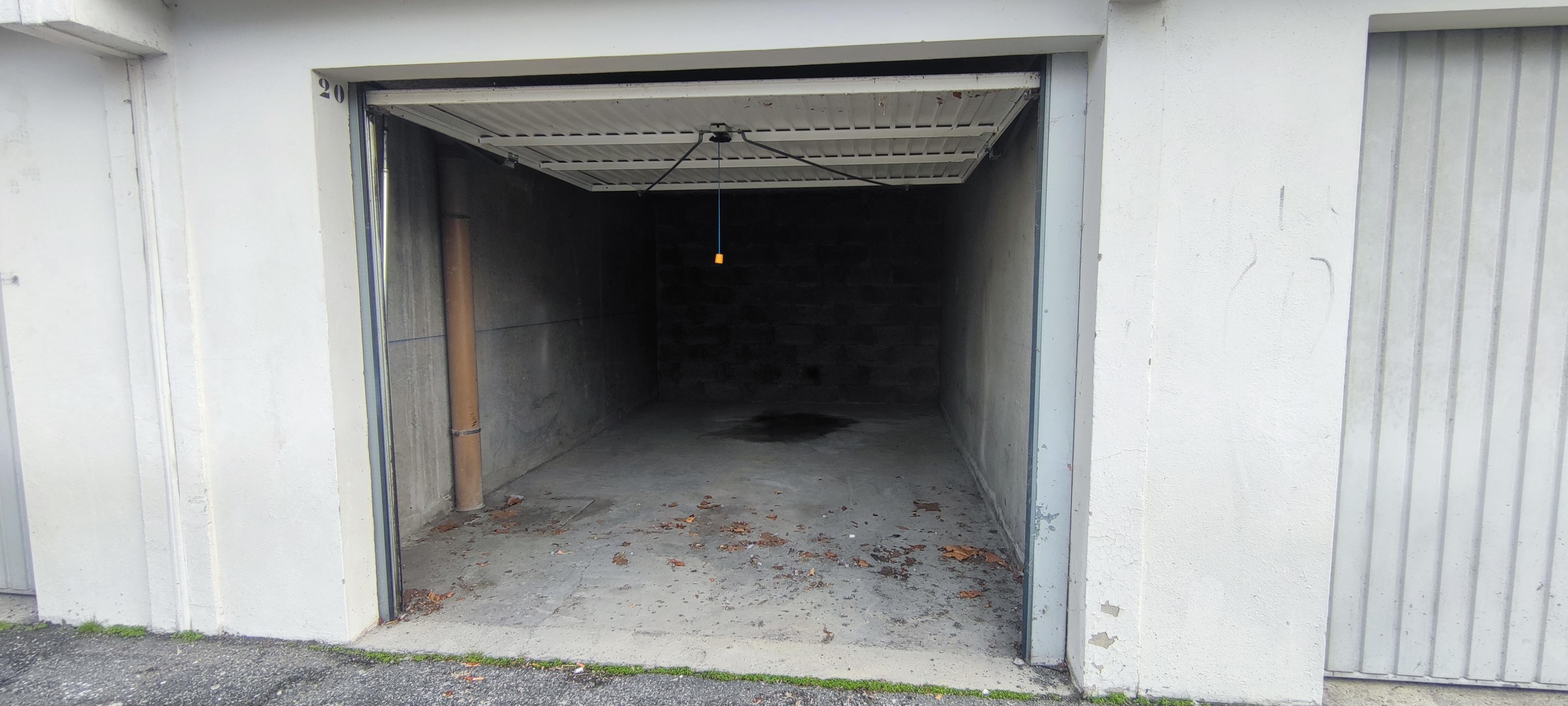 Garage de 14 m² à louer