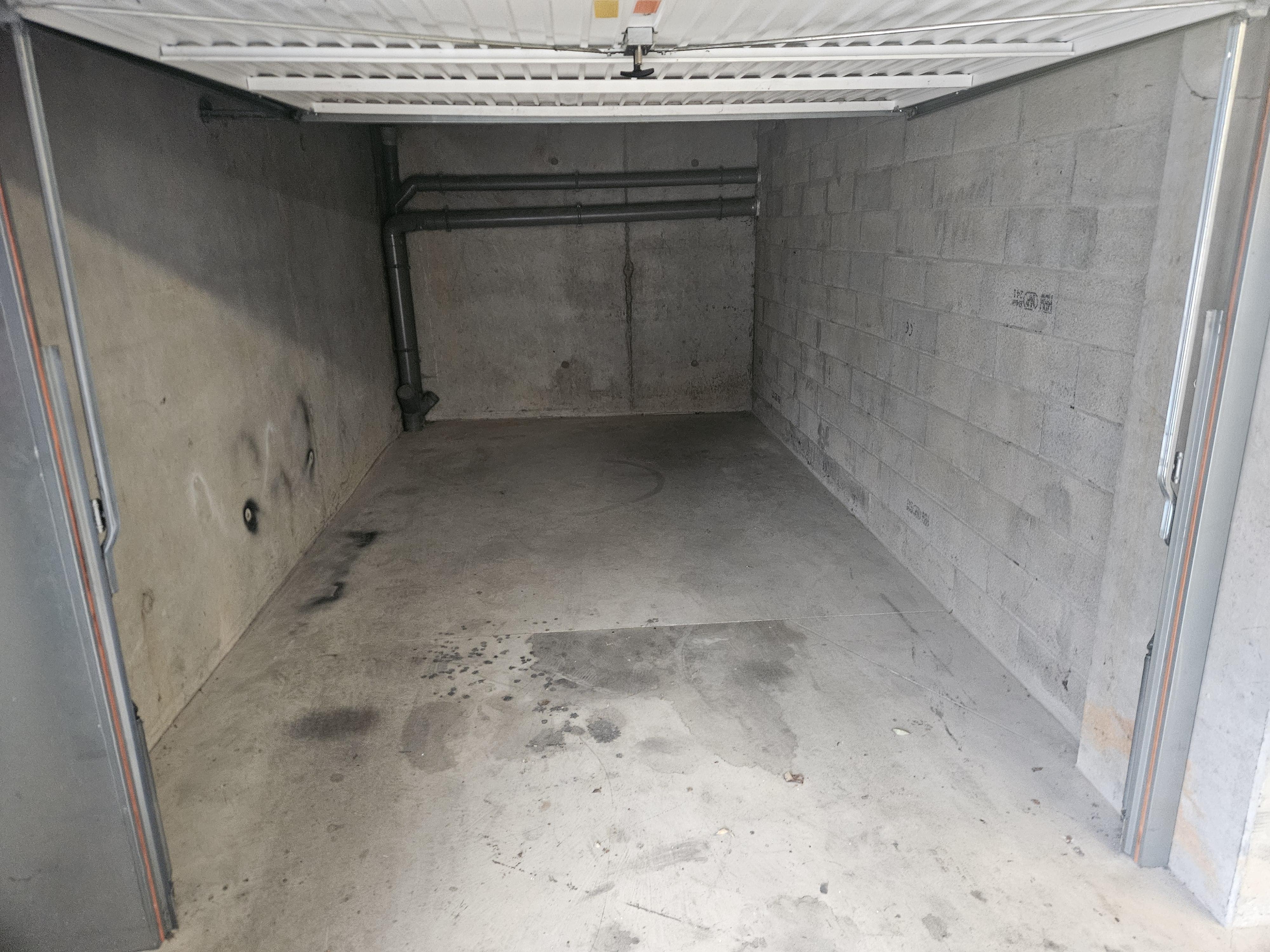 Garage à louer / stationnement
