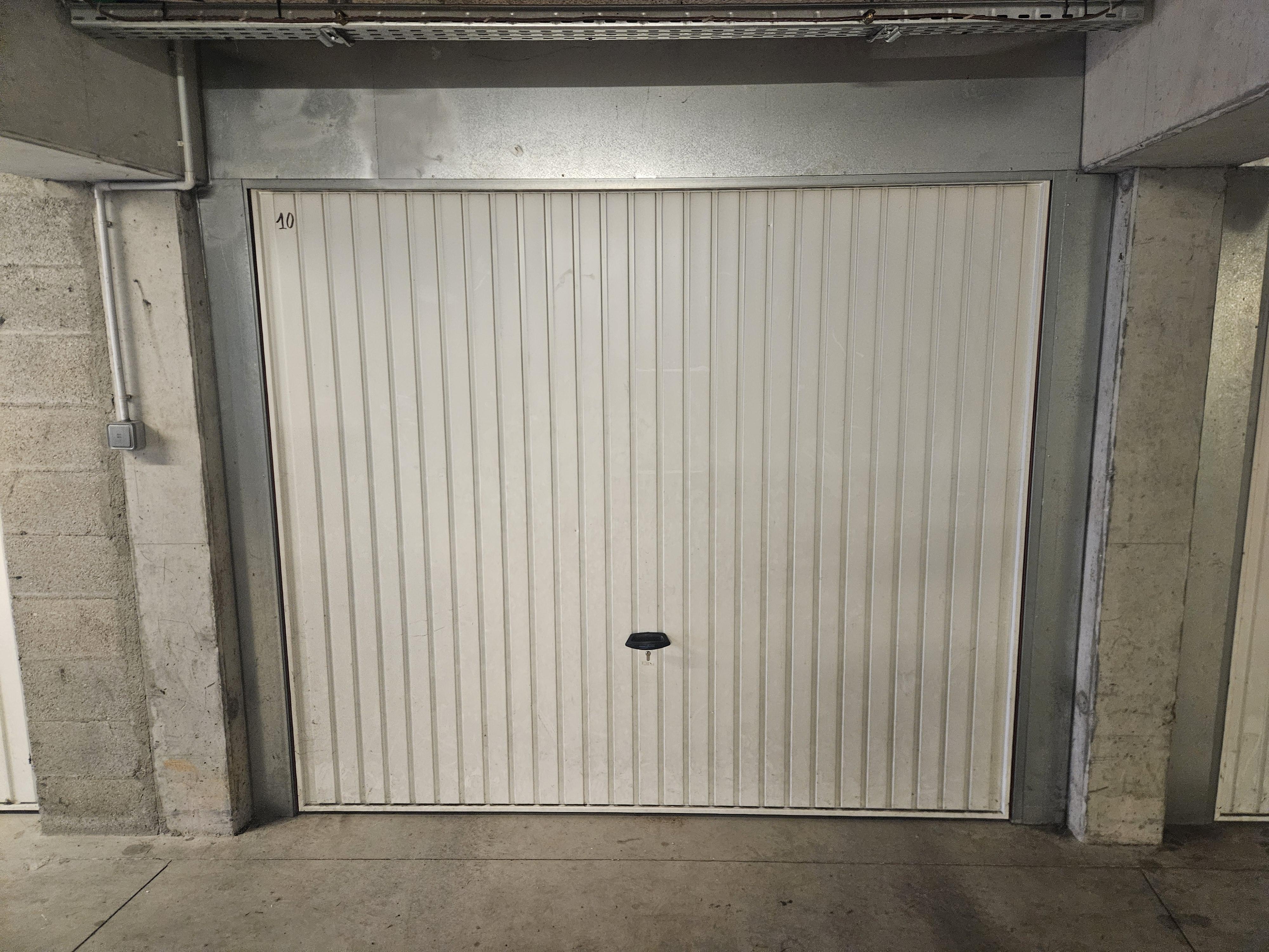 A louer : Garage de 15m² / stationnement