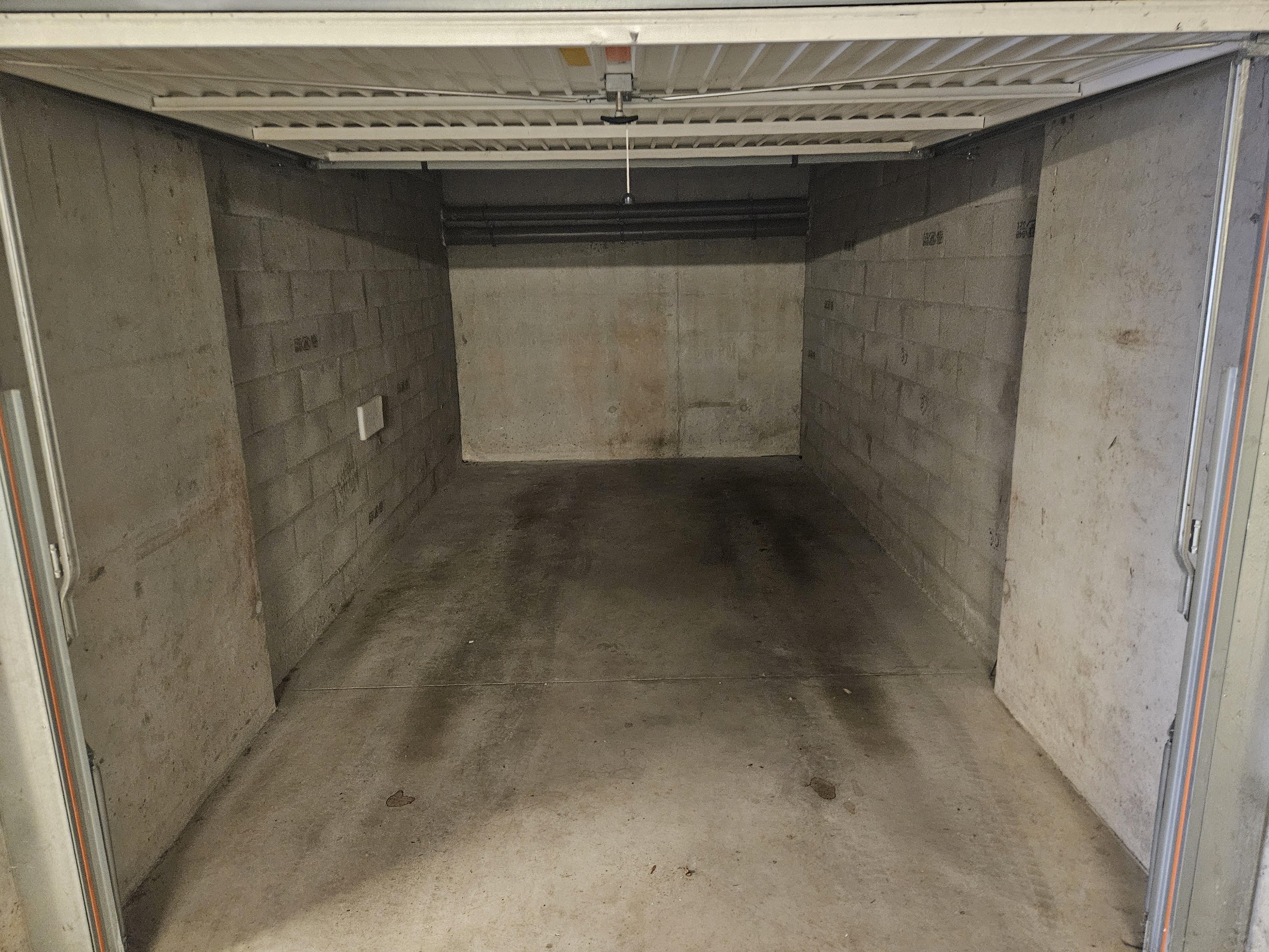 A louer : Garage de 15m² / stationnement