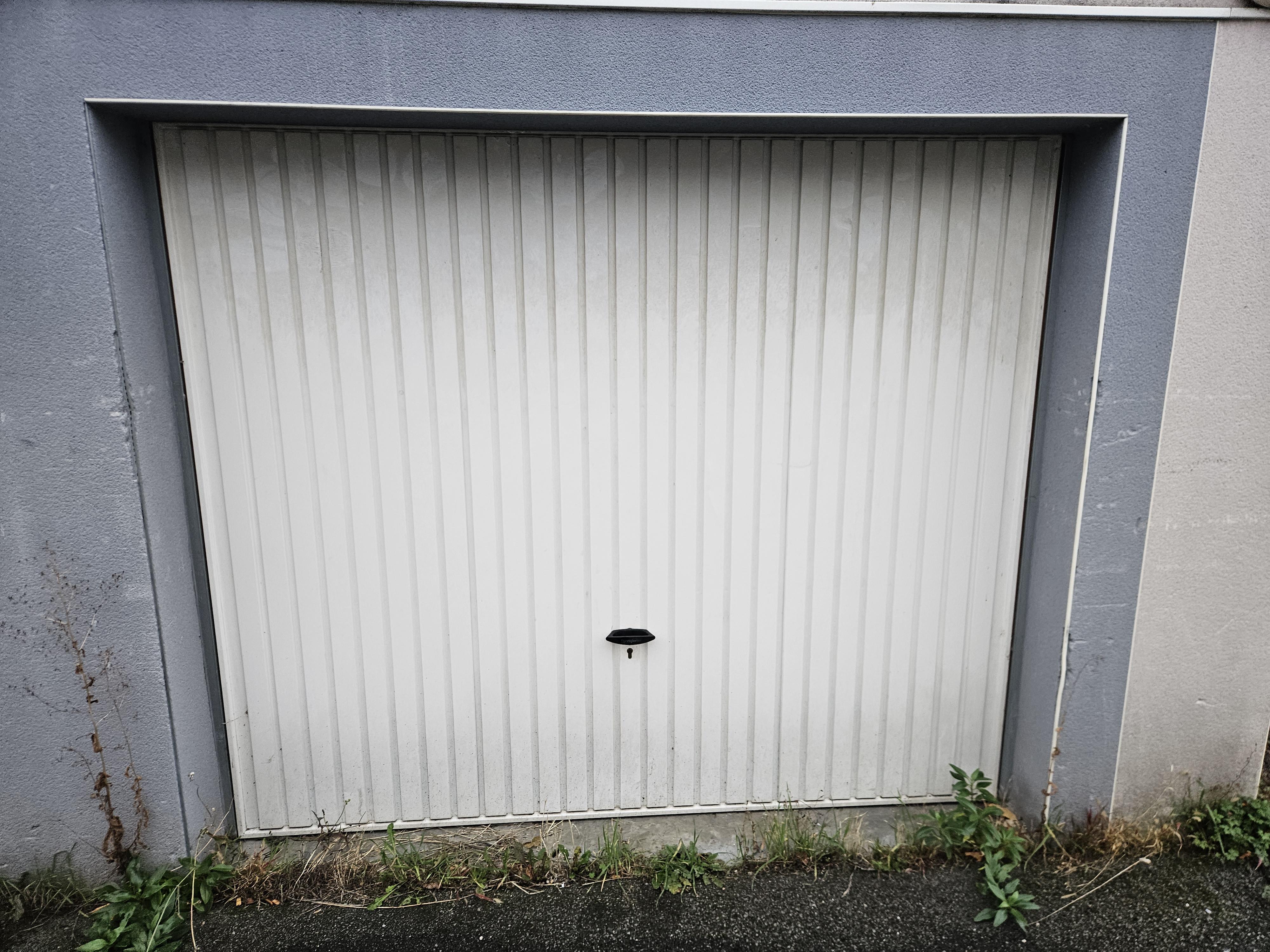 Garage spacieux à louer à Vandoncourt