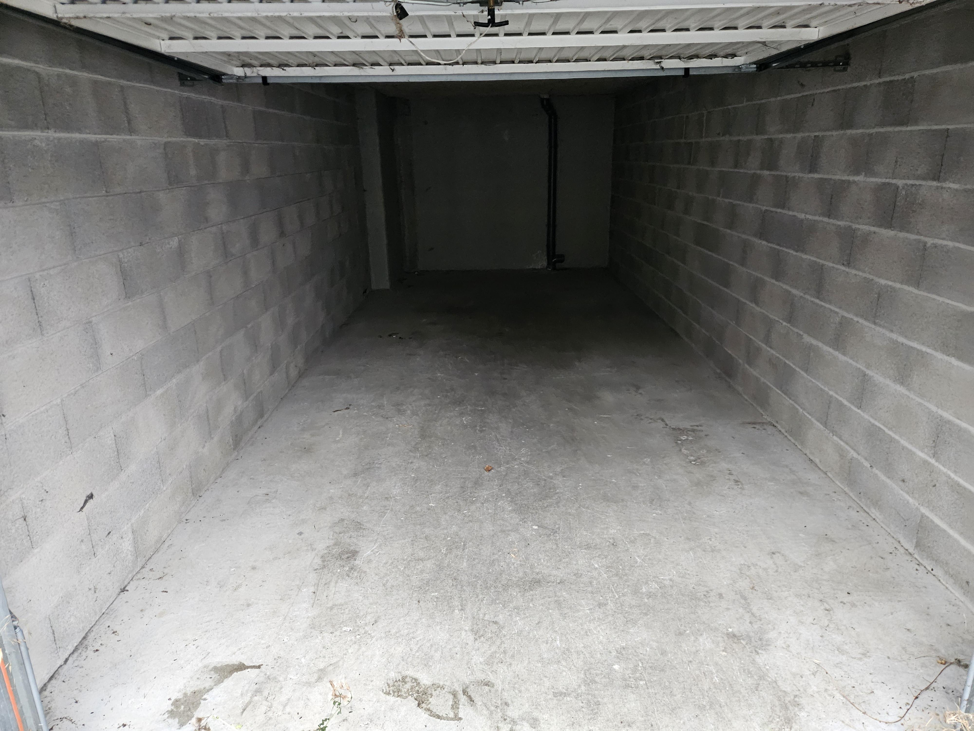 Garage spacieux à louer à Vandoncourt