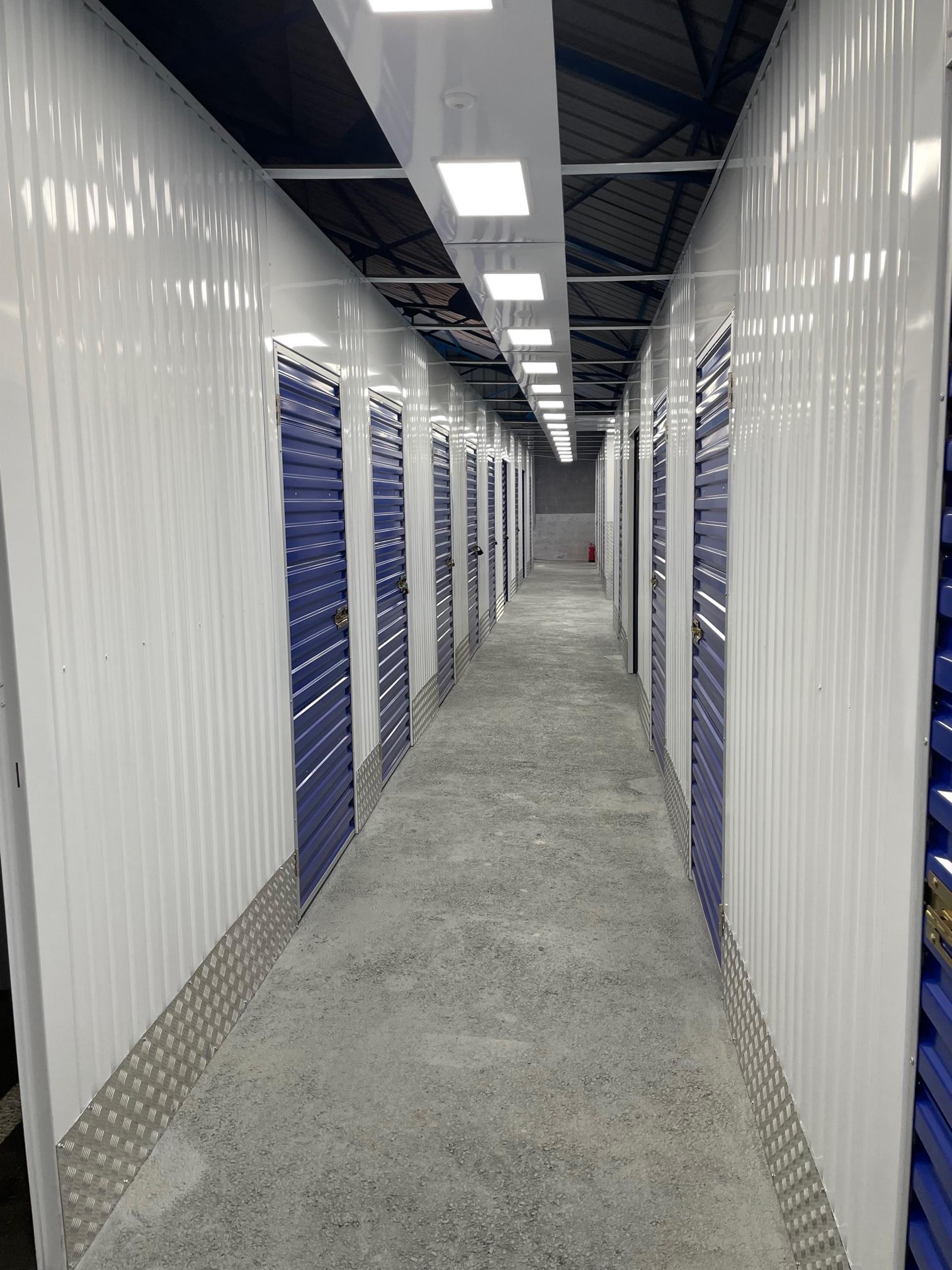 Box de stockage sécurise 5m2 (H2.70M 13 M3)