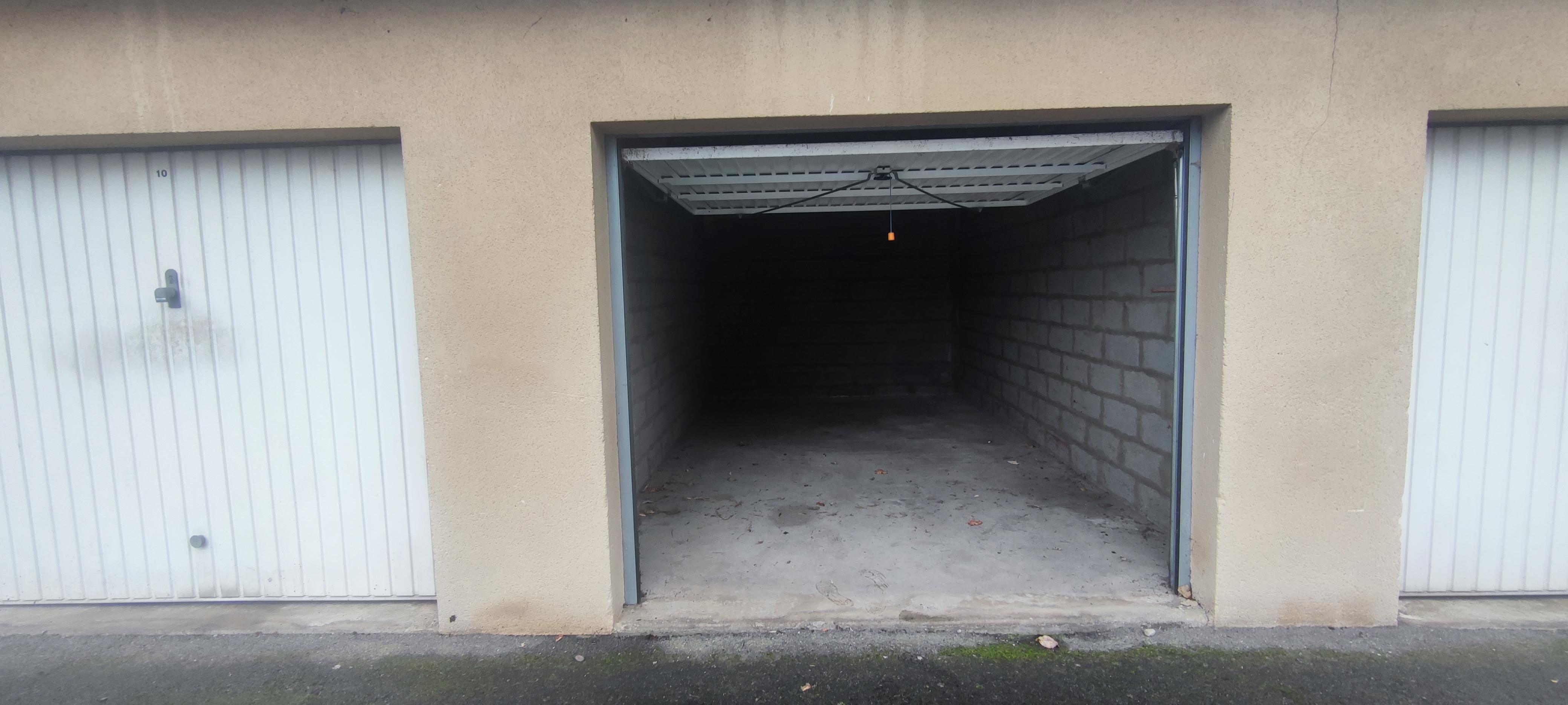 Garage/box de stockage de 17 m² à louer