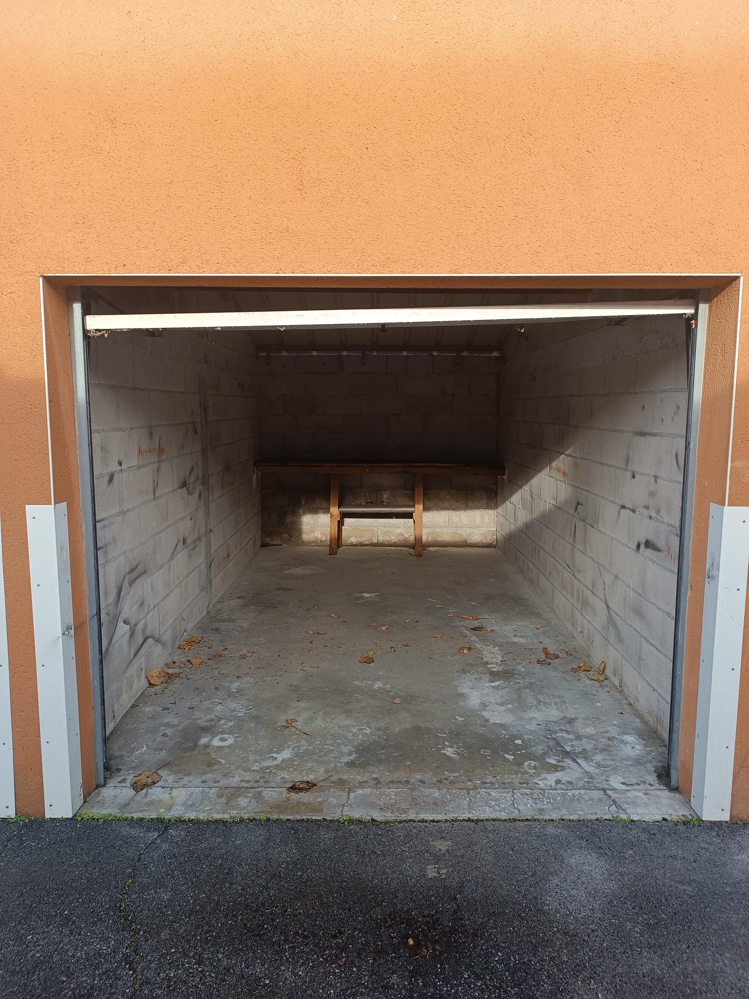 Garage /box sécurisé à Castelginest