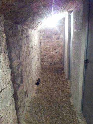 Cave sécurisé dans immeuble hausmannier - 8m2