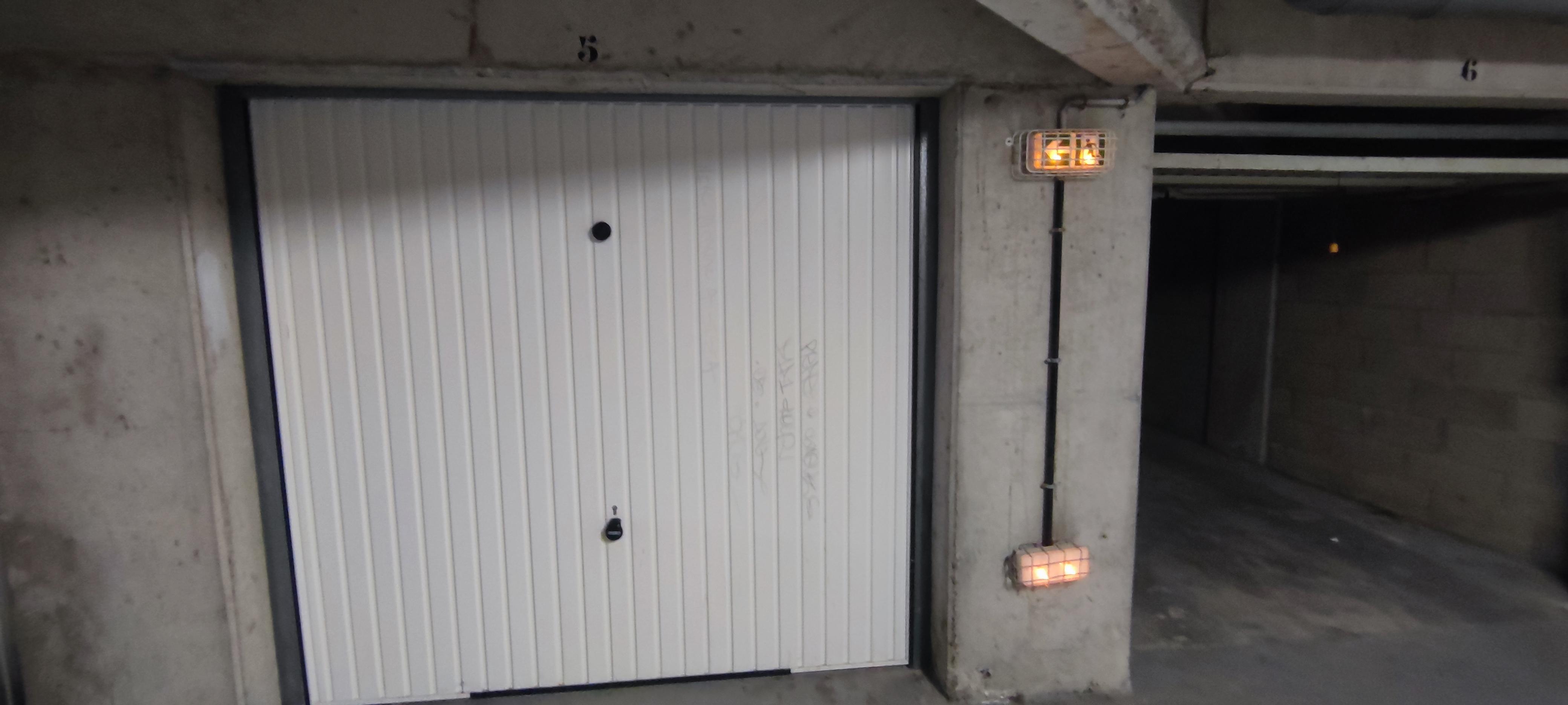 Garage/box de stockage de 13 m² à louer