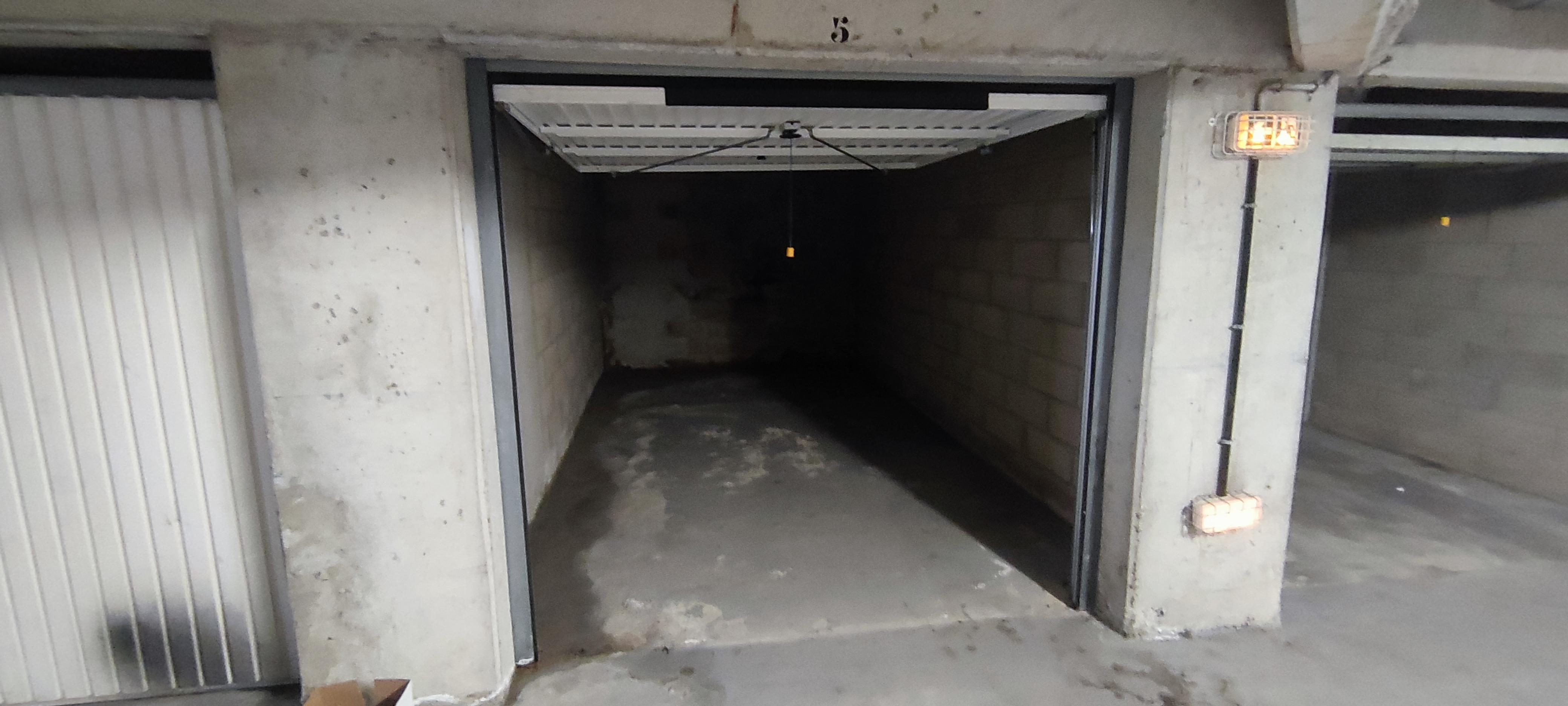 Garage/box de stockage de 13 m² à louer