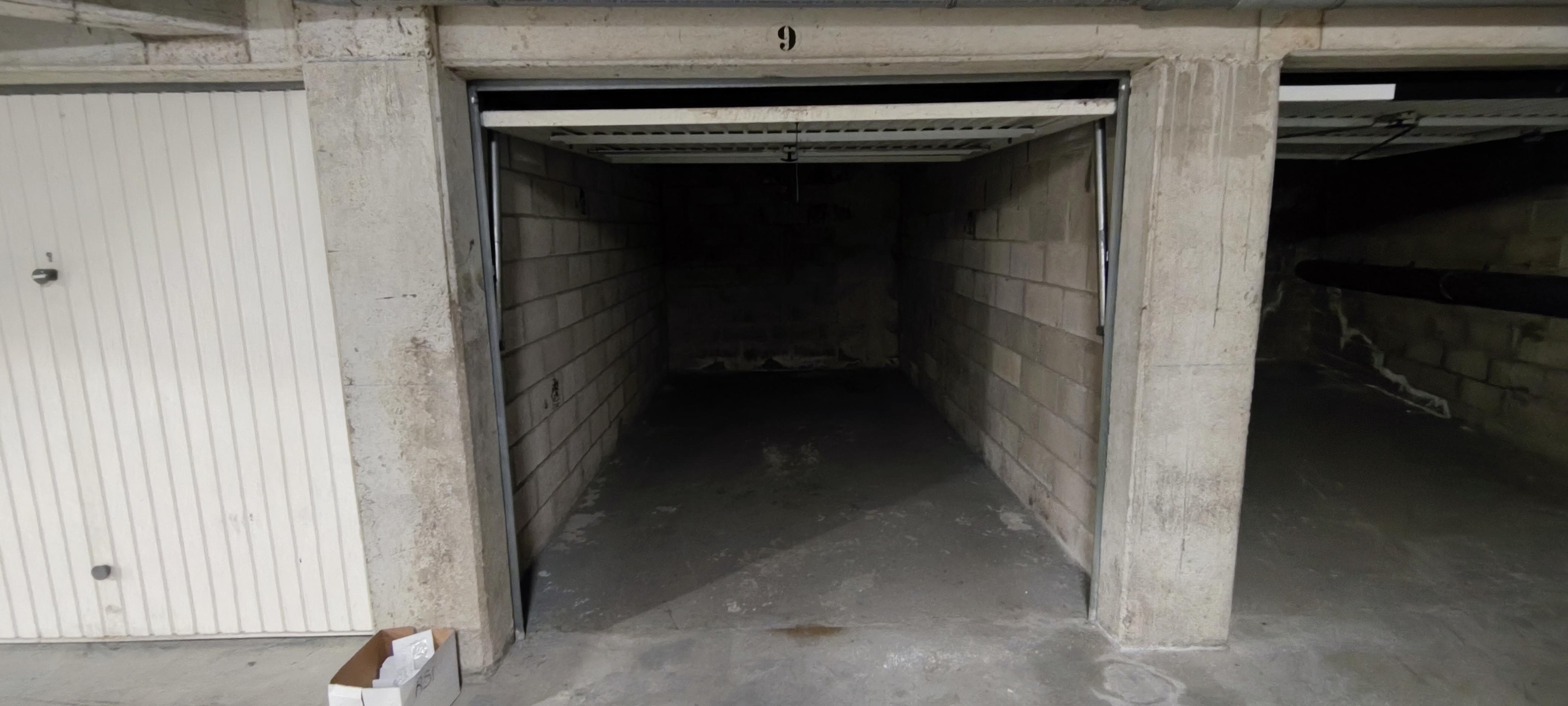Garage/box de stockage de 12 m² à louer
