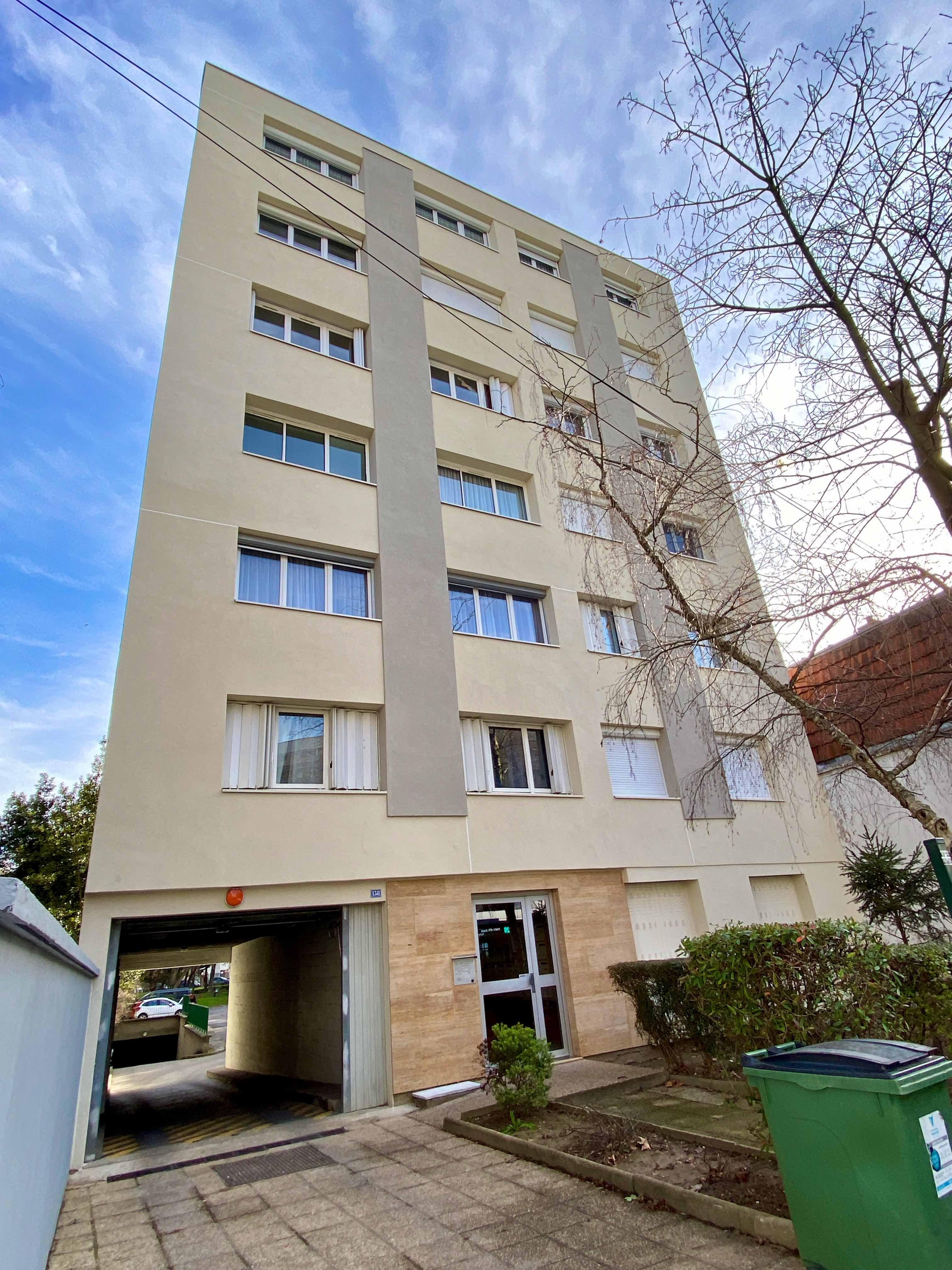 Box fermé 10m2 dans parking souterrain sécurisé