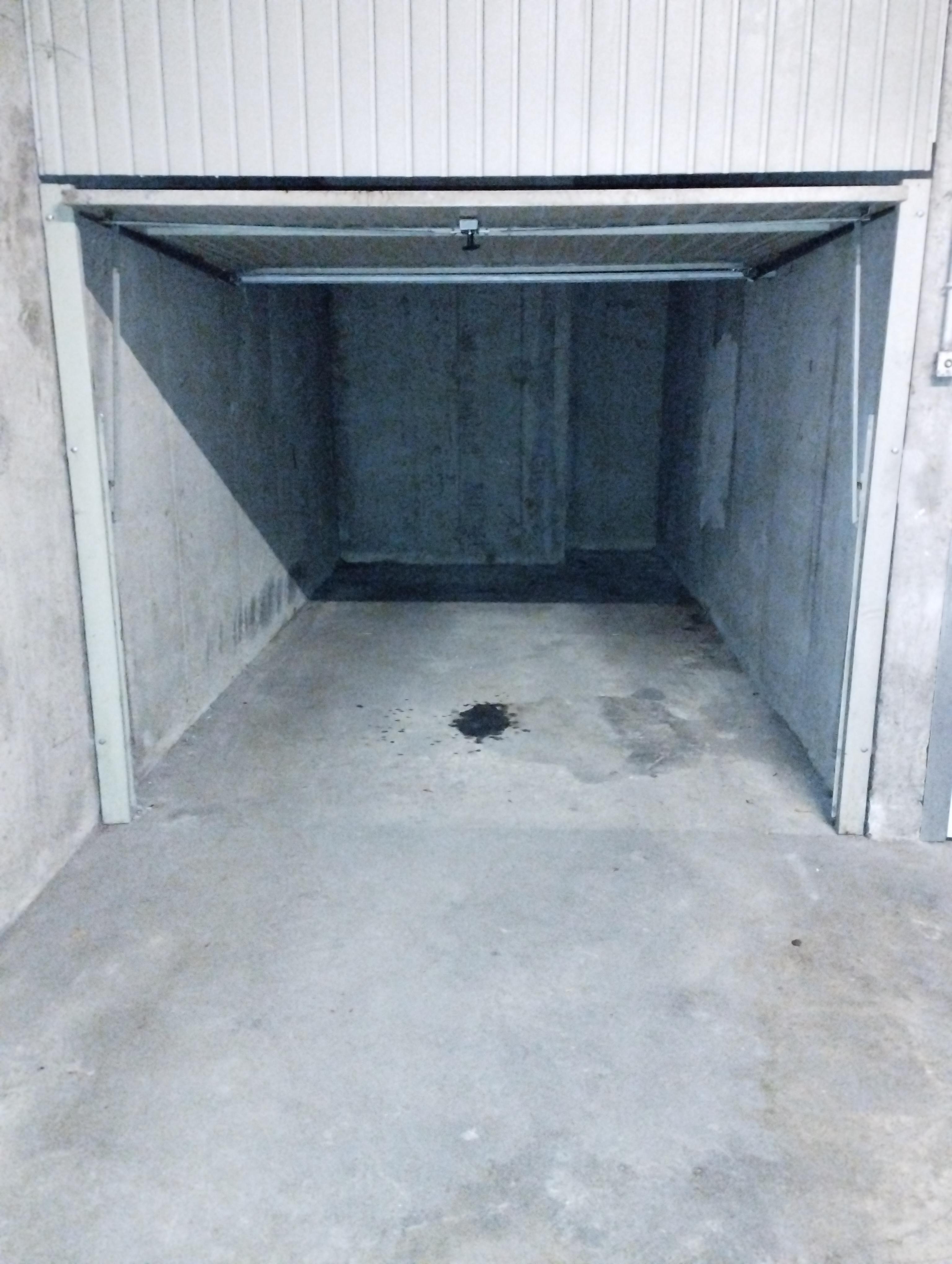 Garage stationnement véhicule ou 2 roues