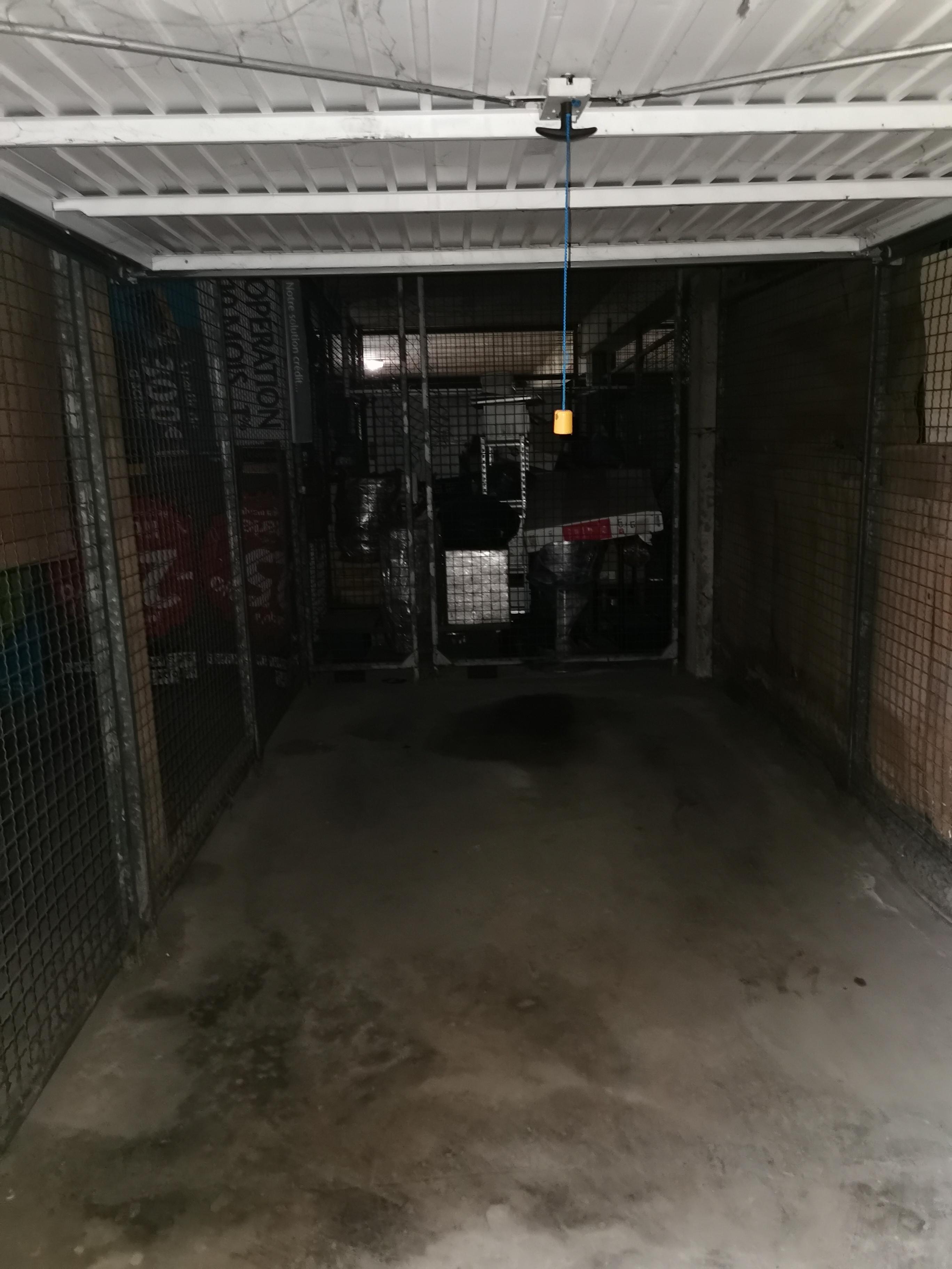 Box / Stationnement 11m² en location à Soissons