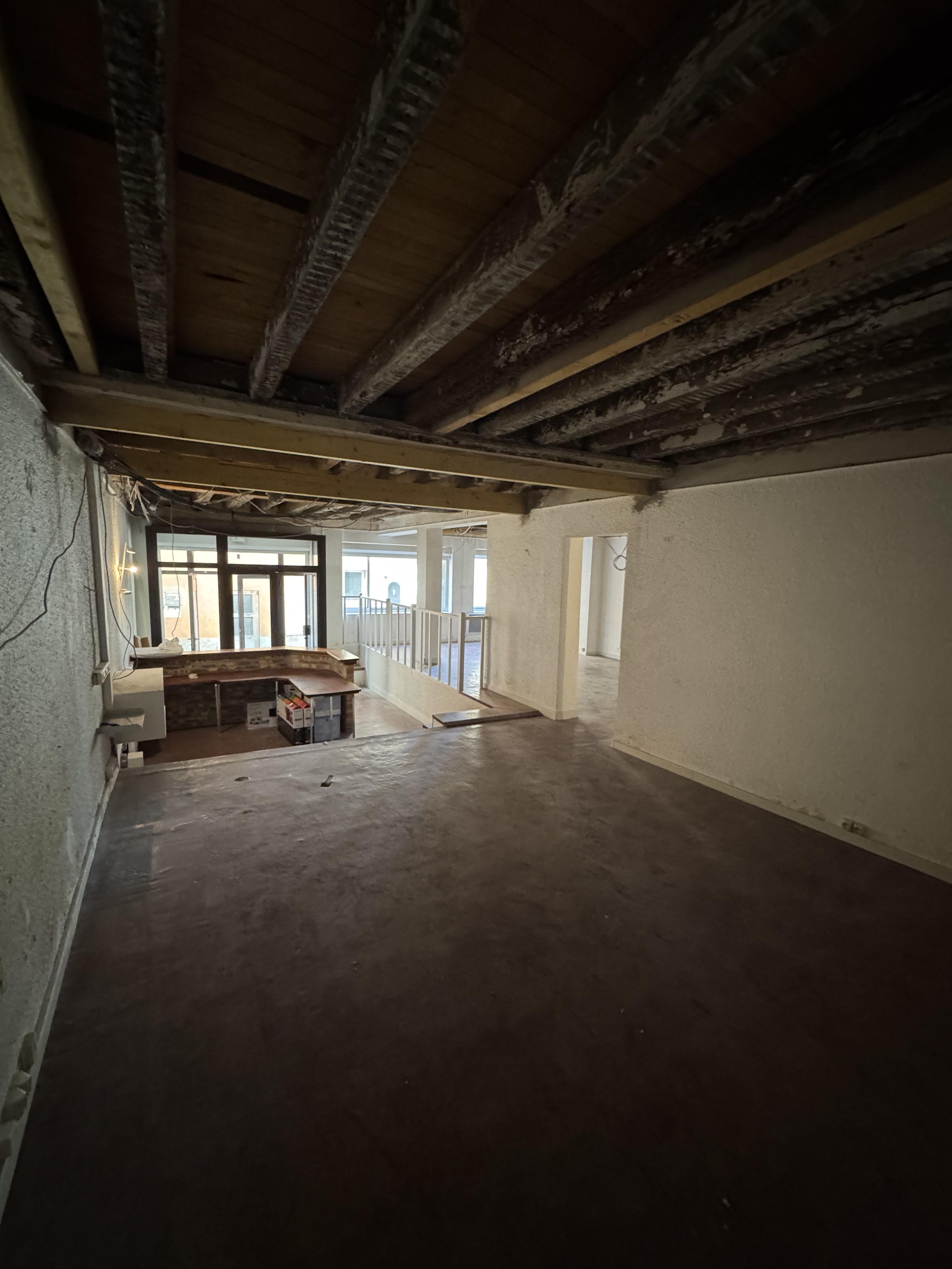 Local commercial / bureaux