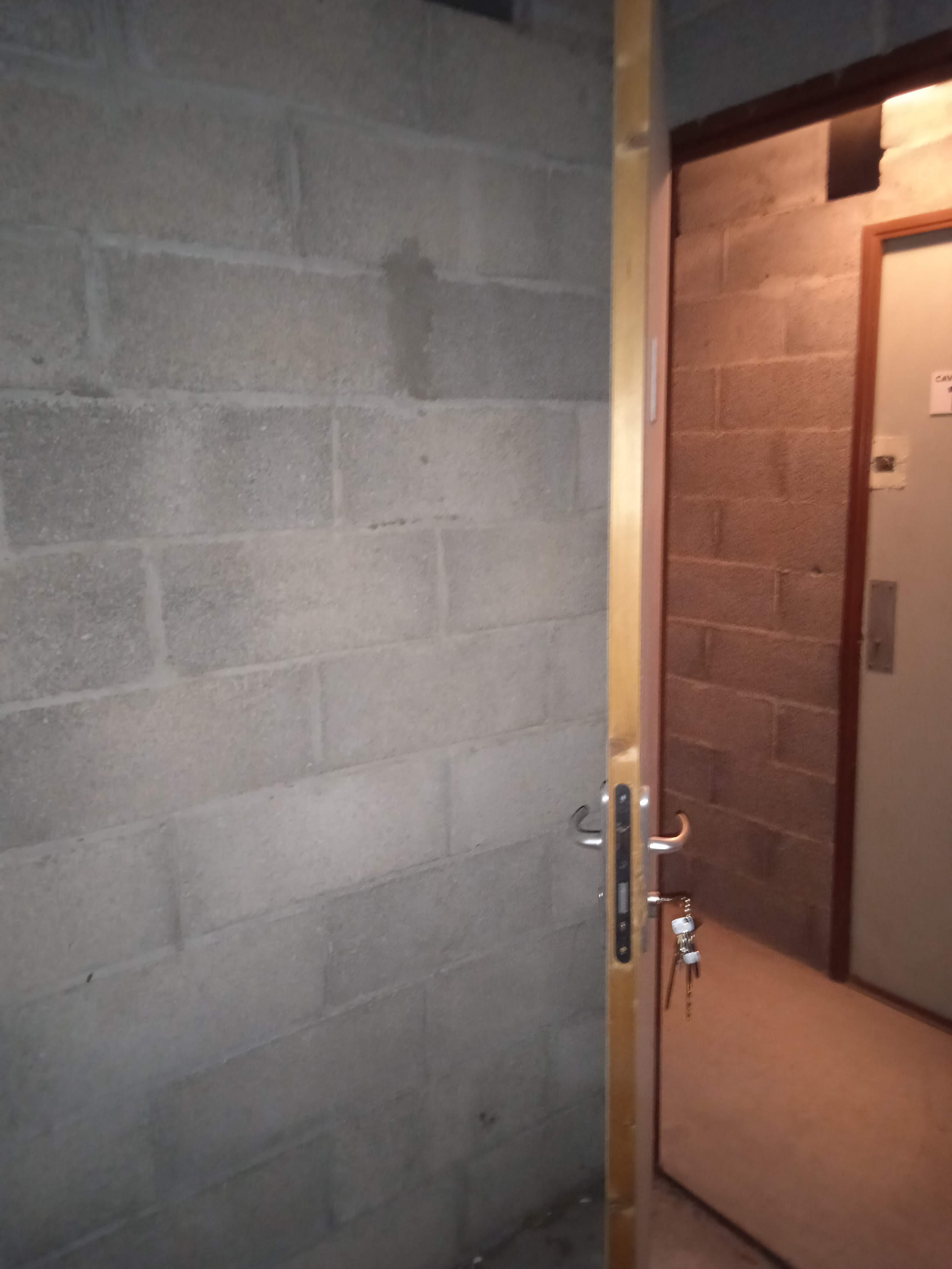 Cave, 6 m2, sécurisée, au -1 avec digicode,